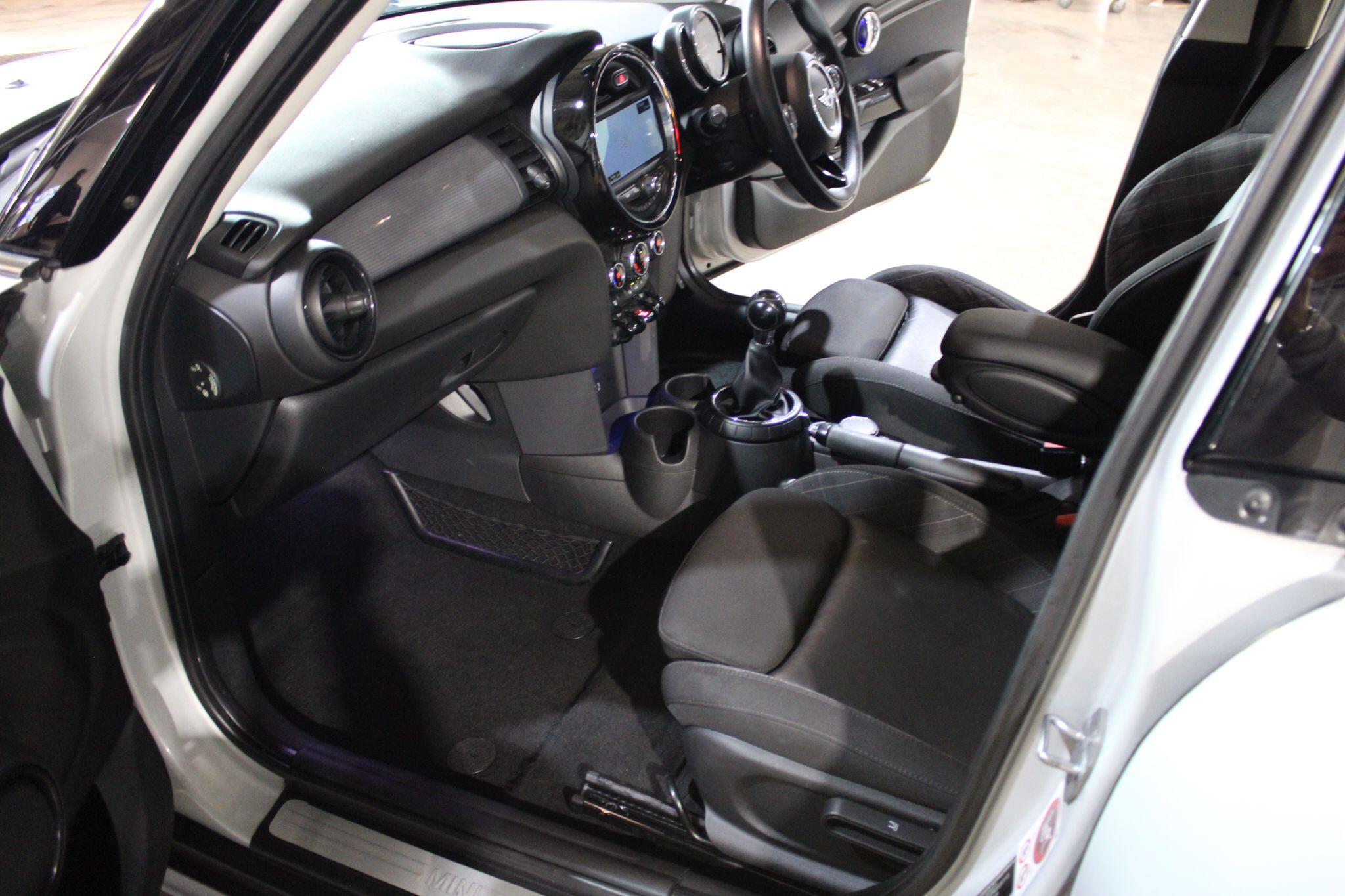 MINI Hatch - Image 16