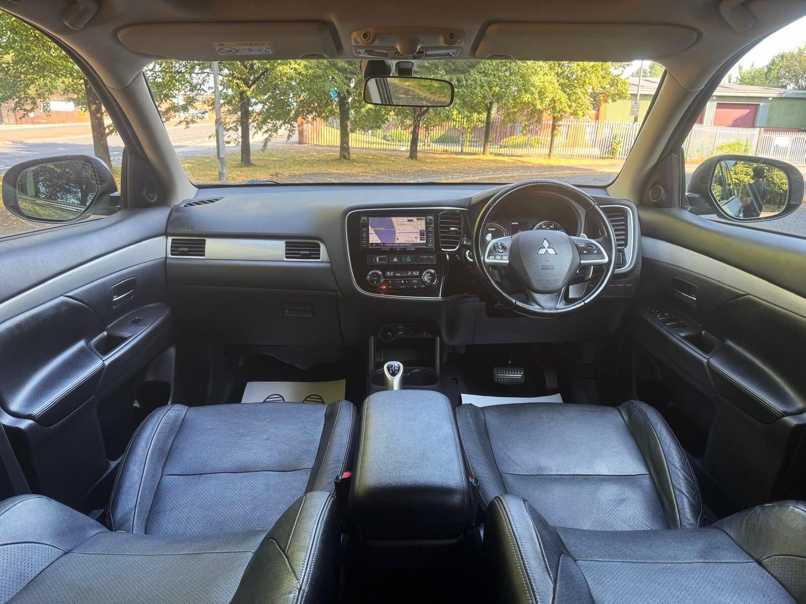Mitsubishi Outlander - Image 17