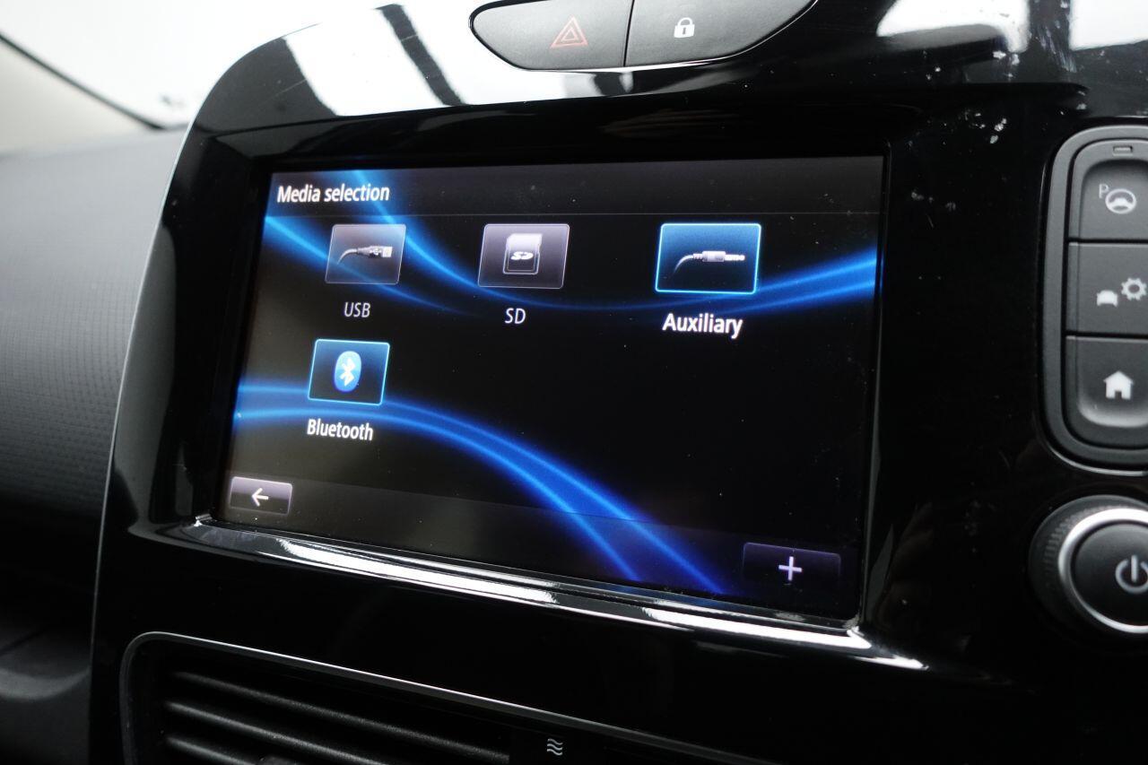 Renault Clio - Image 37