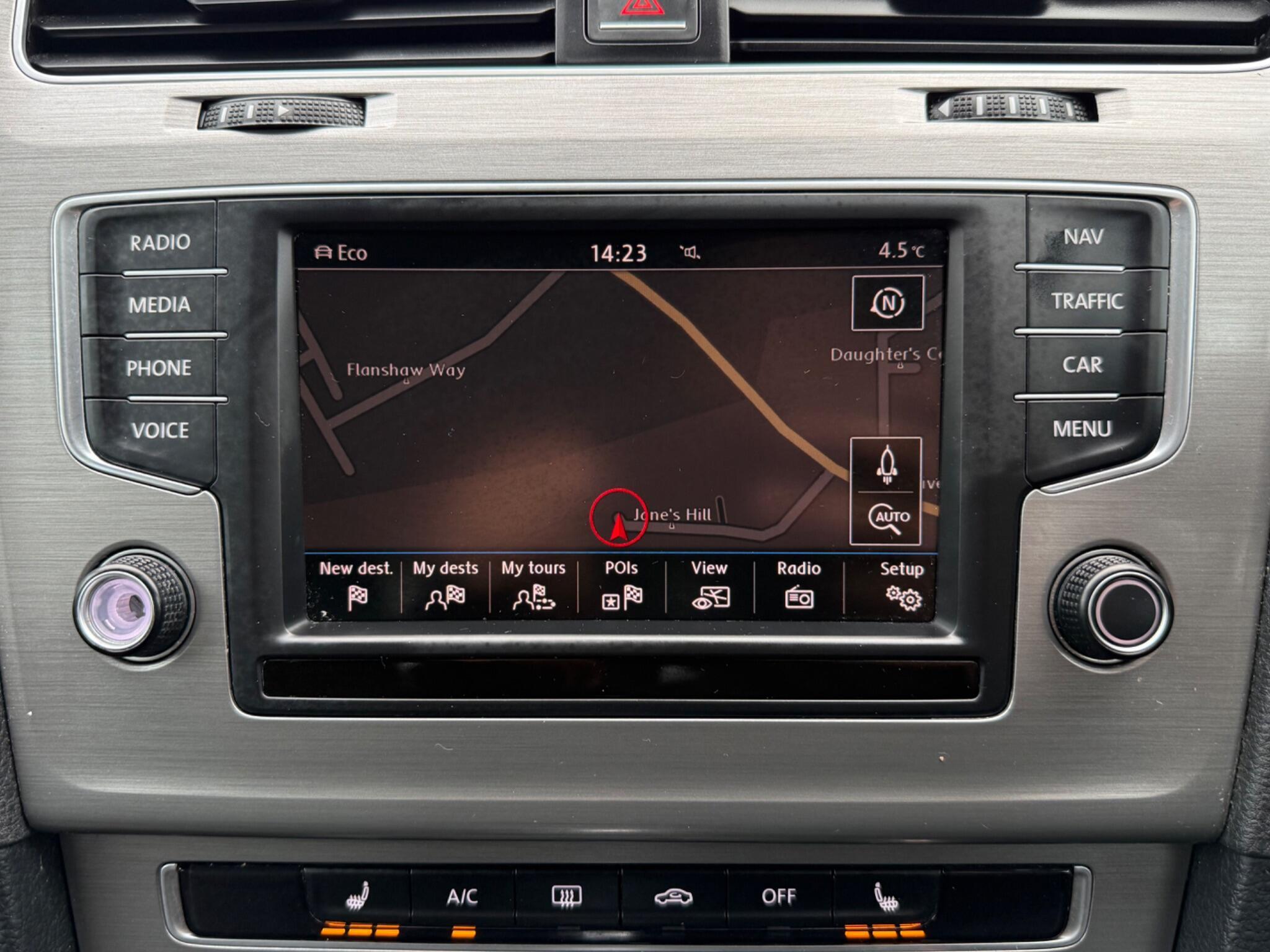 Volkswagen Golf - Image 33