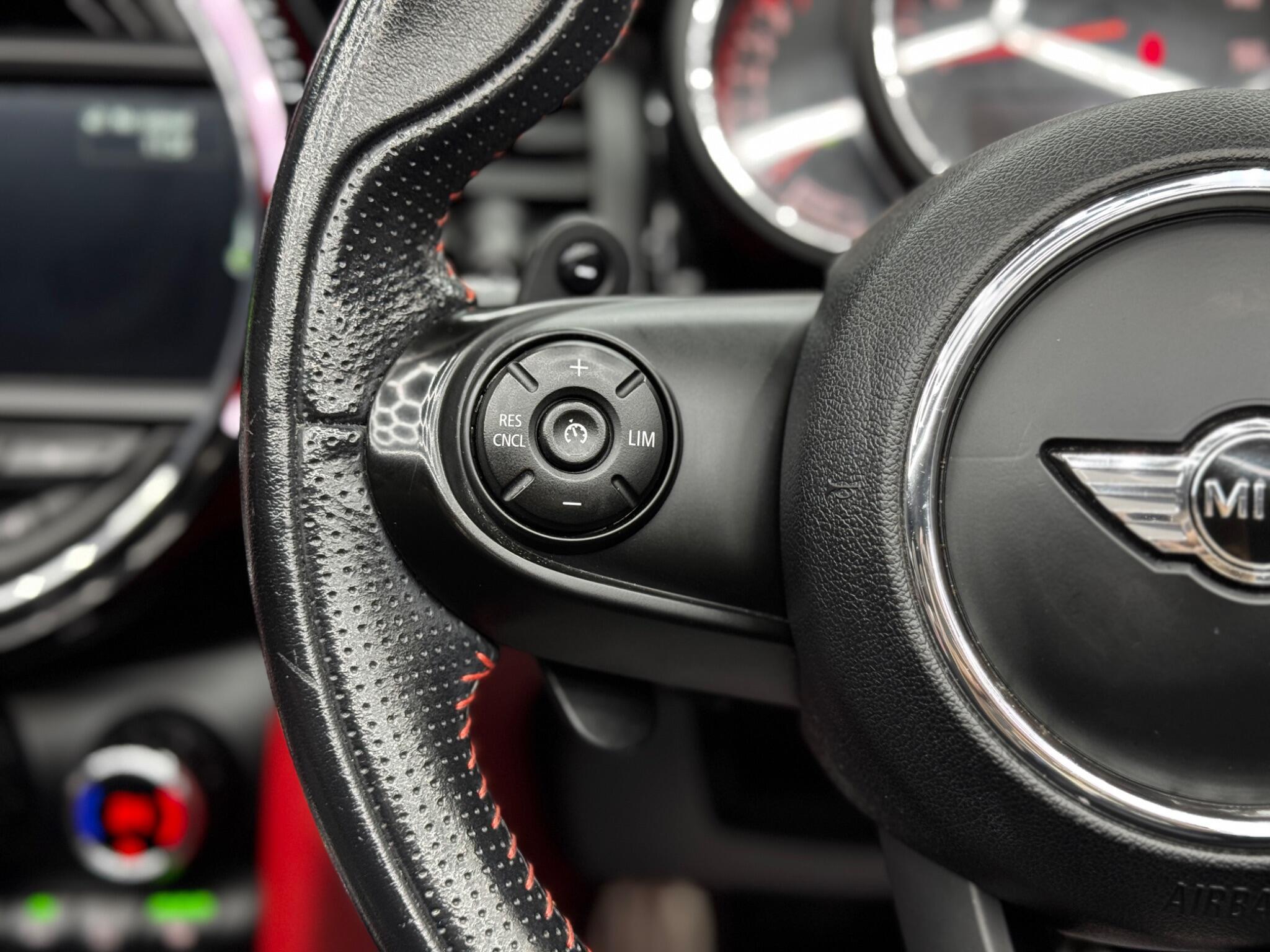 MINI Convertible - Image 18