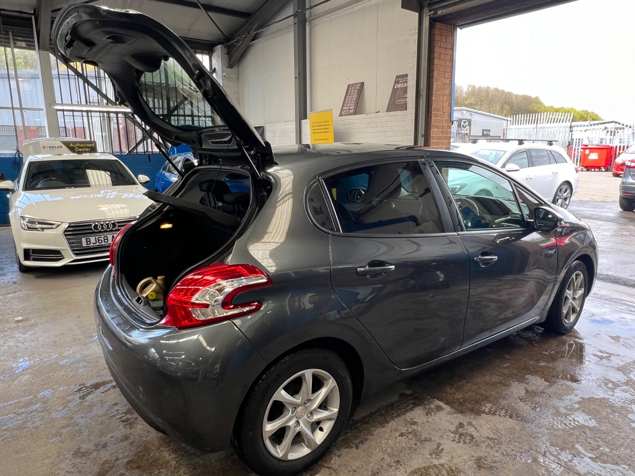 Peugeot 208 - Image 11