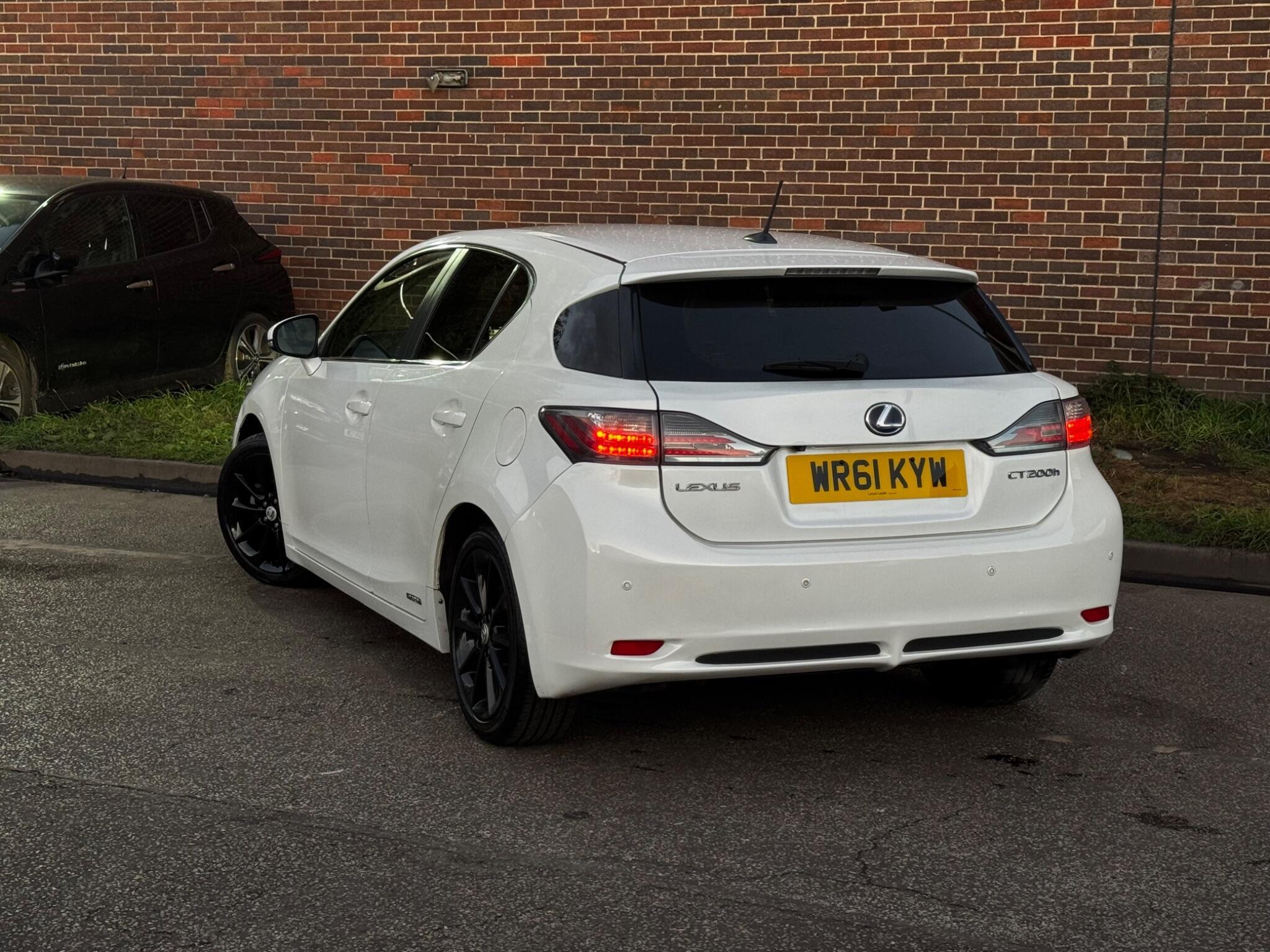 Lexus CT - Image 11
