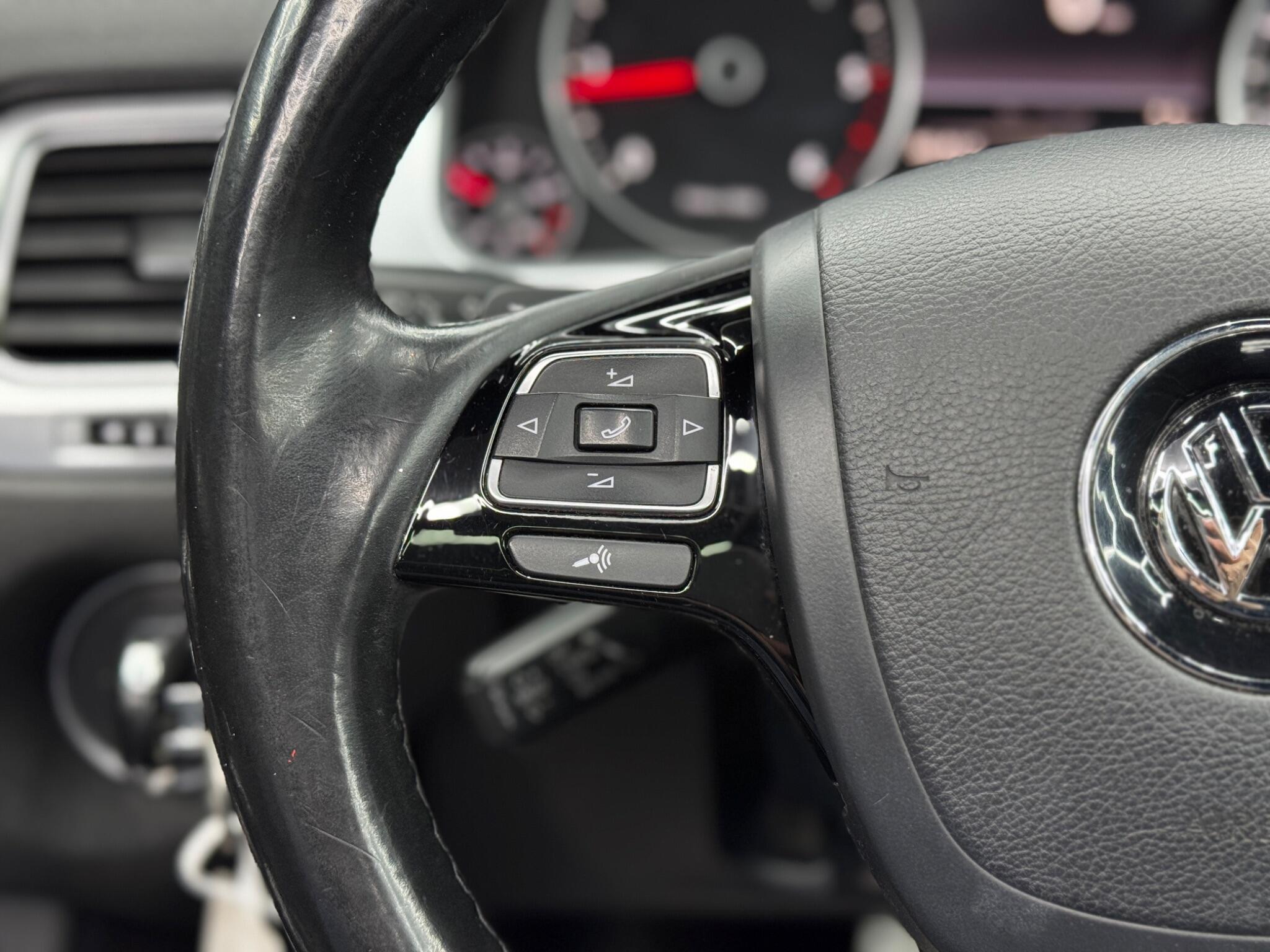 Volkswagen Touareg - Image 20