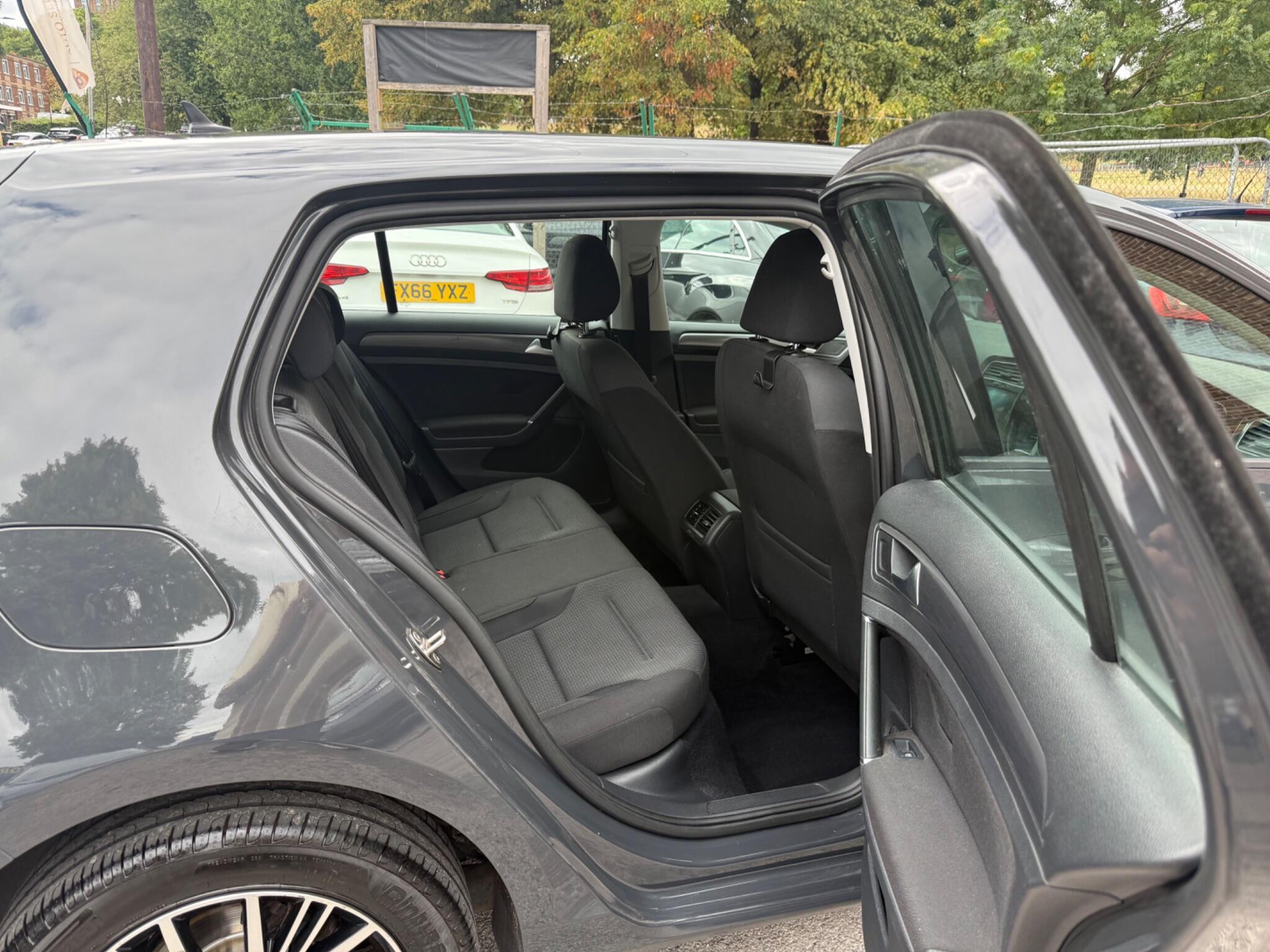 Volkswagen Golf - Image 20