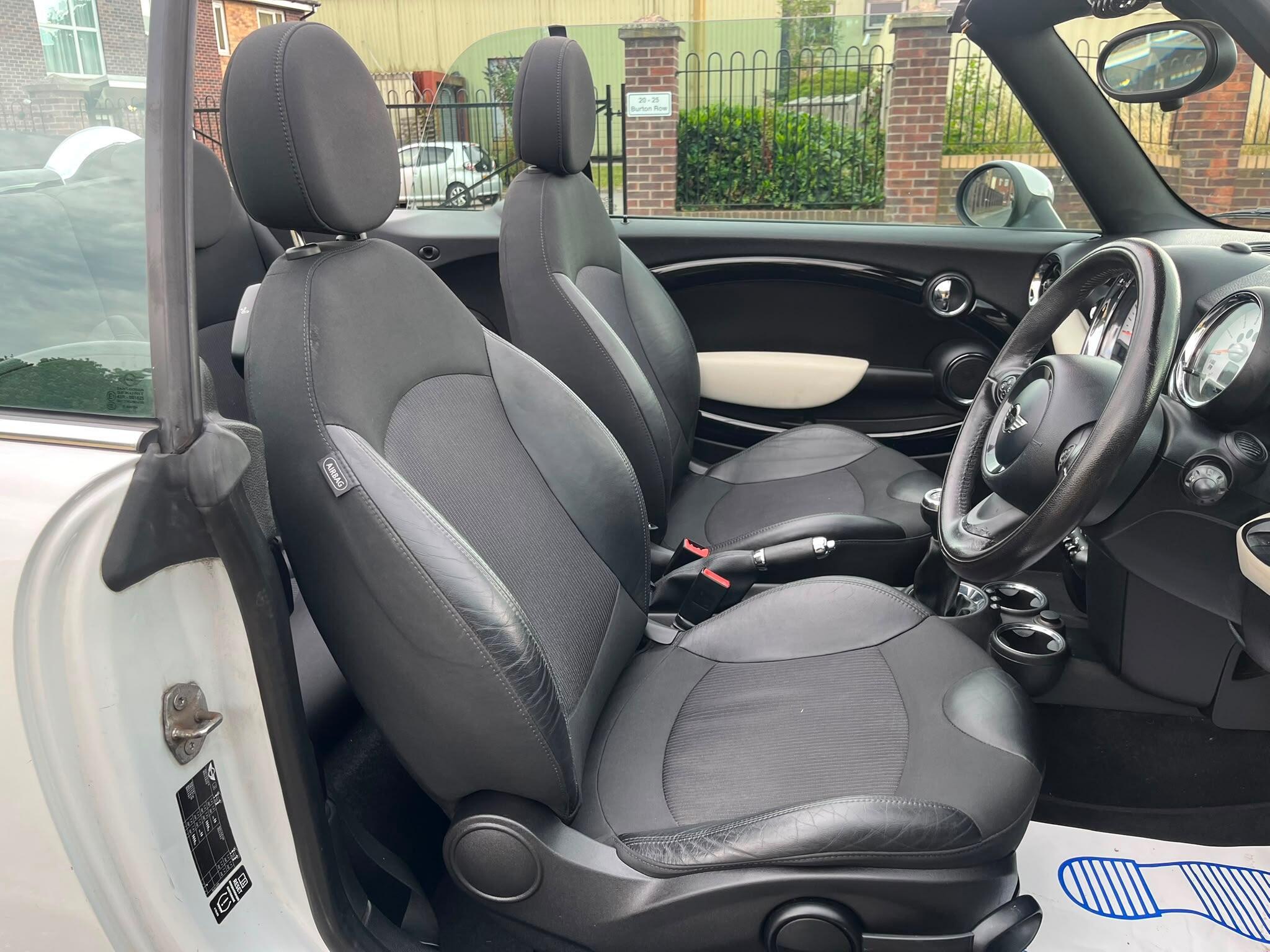MINI Convertible - Image 16