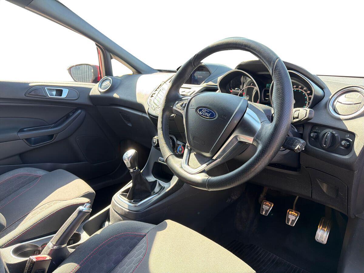 Ford Fiesta - Image 15