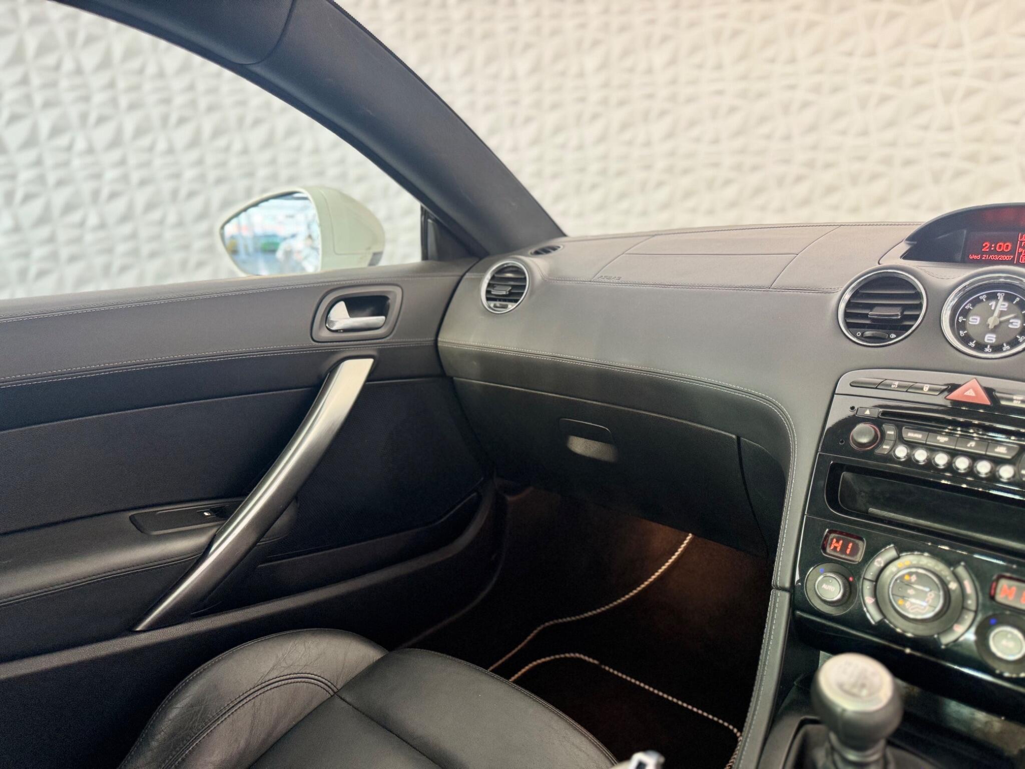 Peugeot RCZ - Image 32