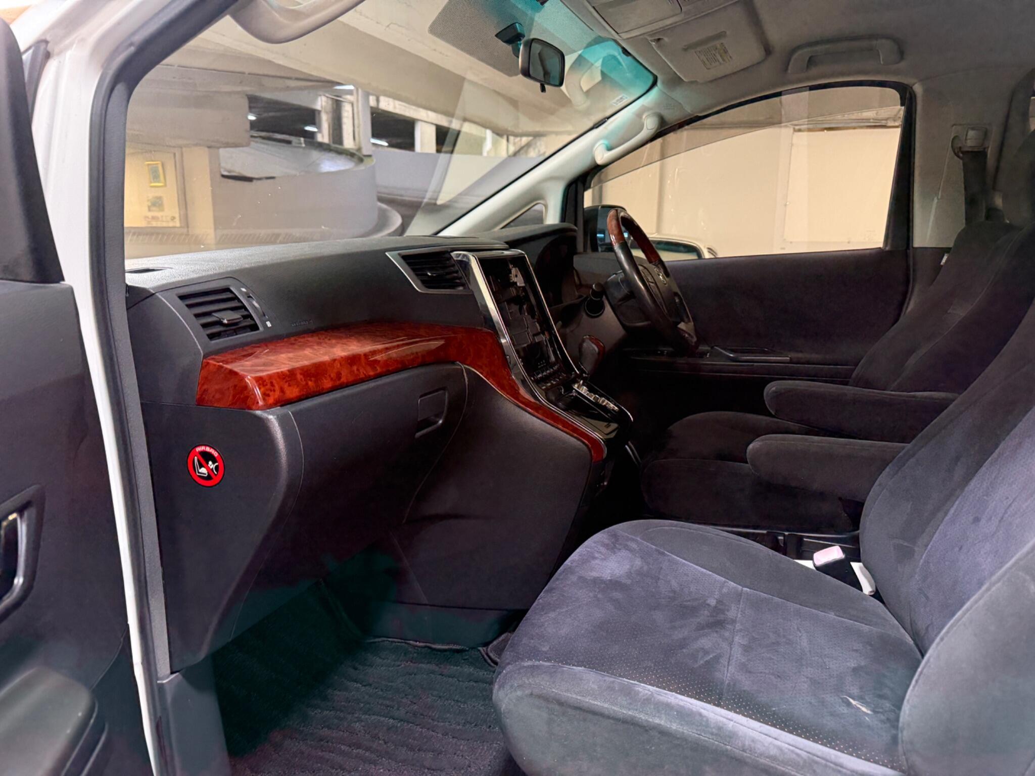 Toyota Vellfire - Image 10