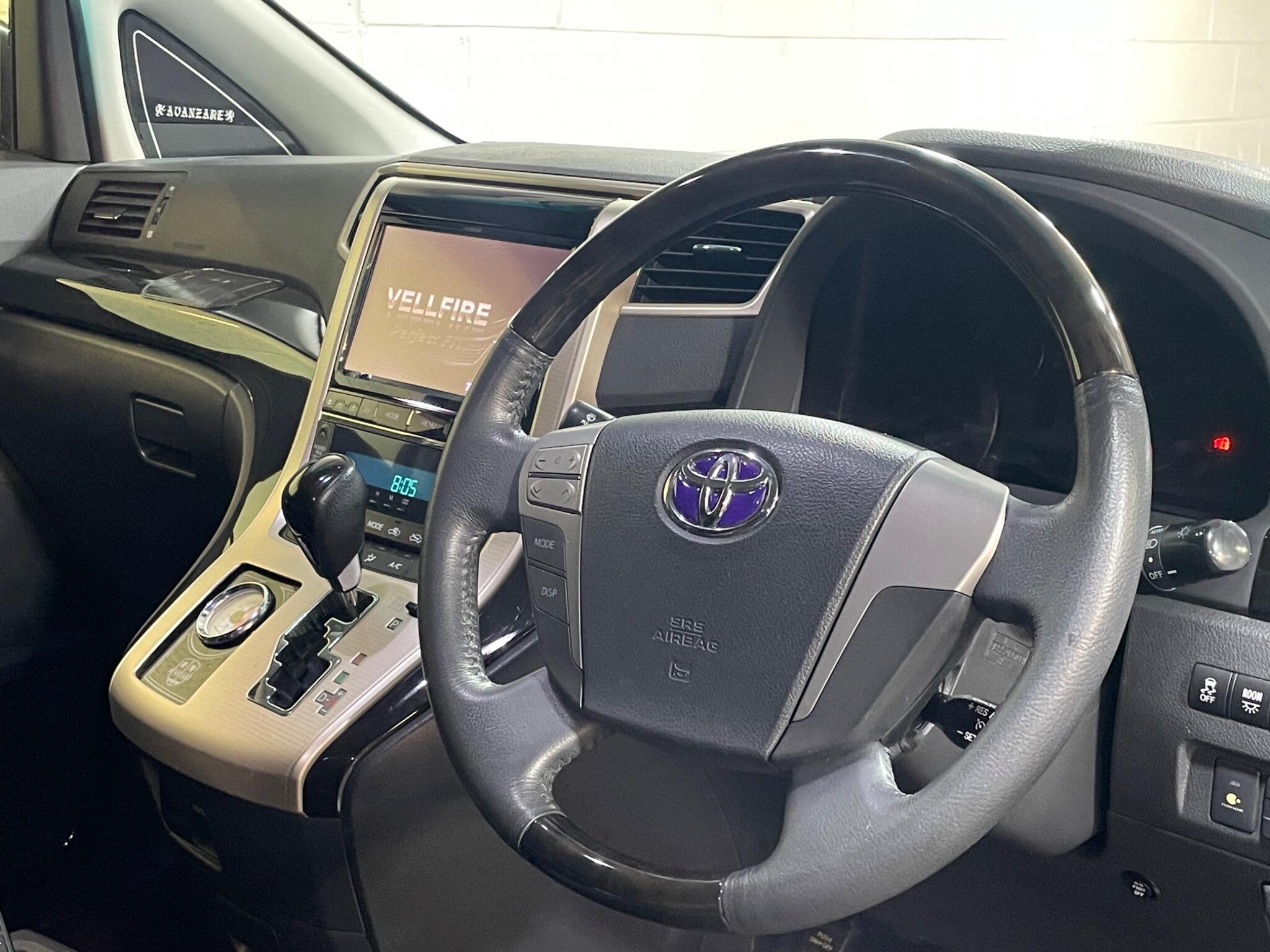 Toyota Vellfire - Image 8