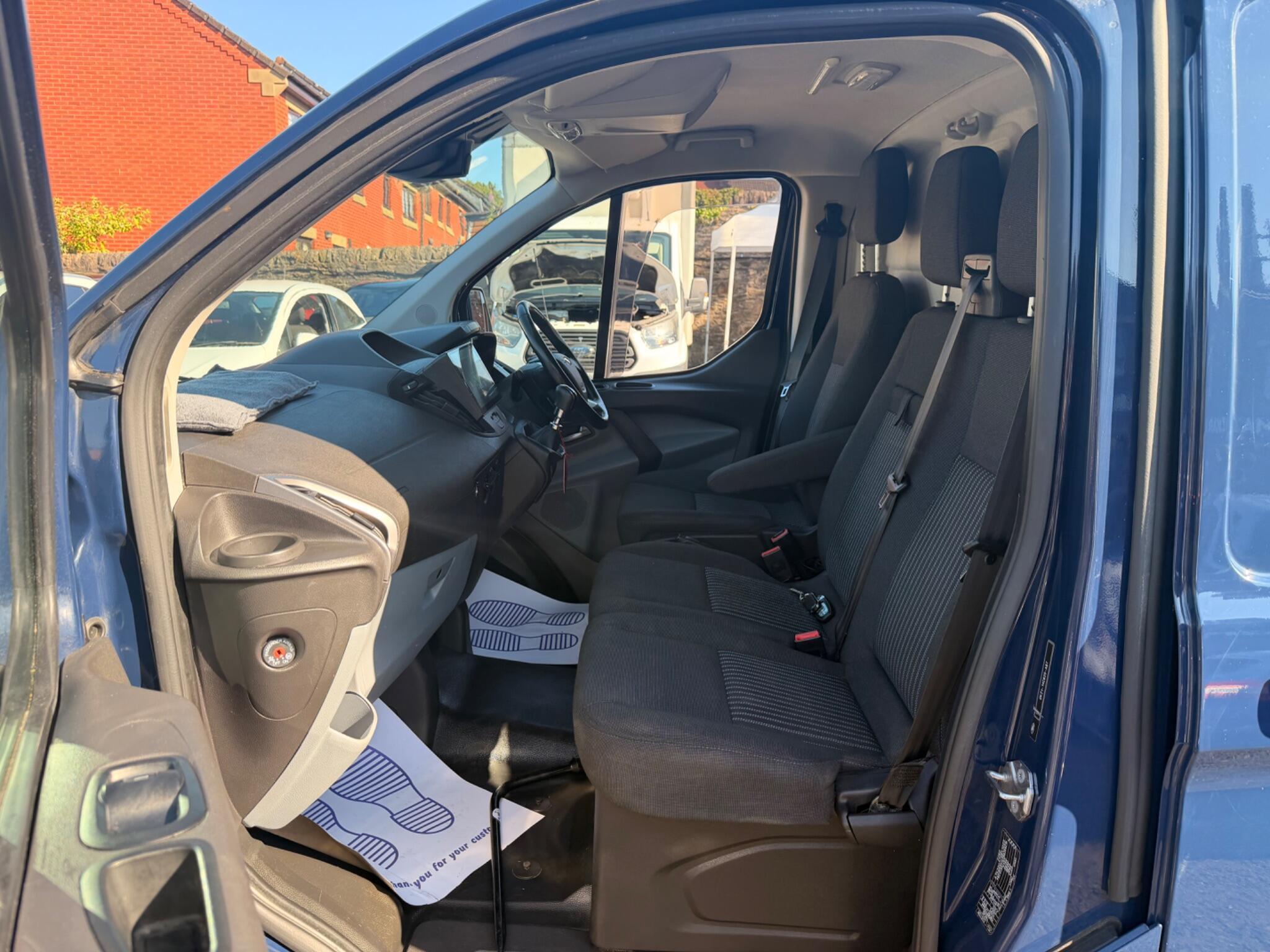 Ford Transit Custom - Image 17