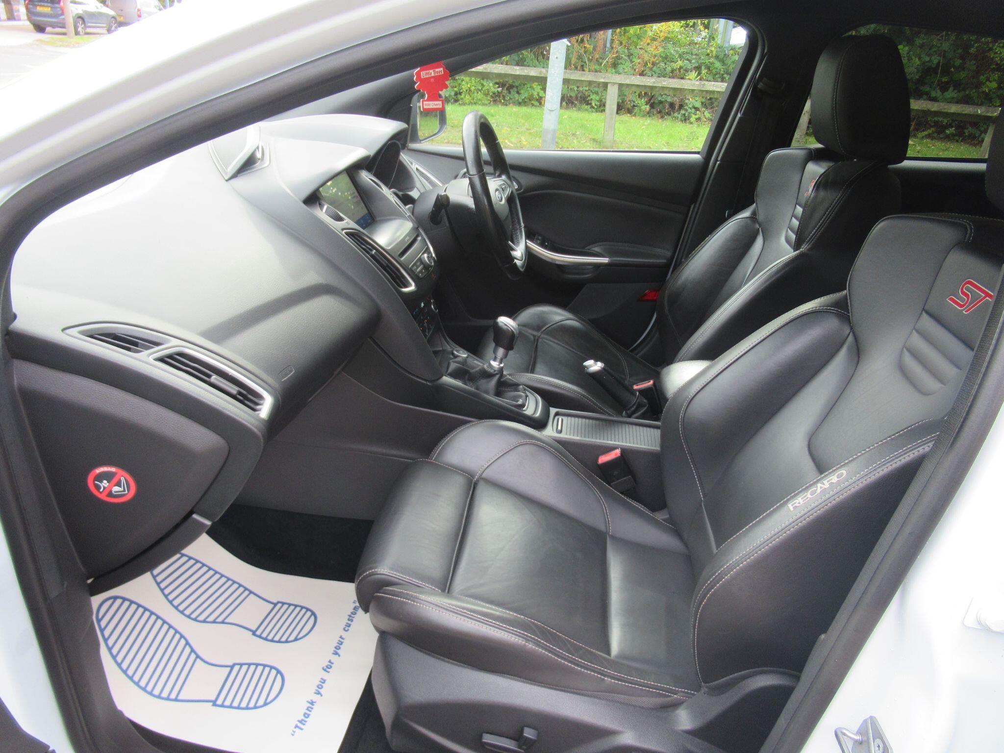 Ford Focus - Image 13
