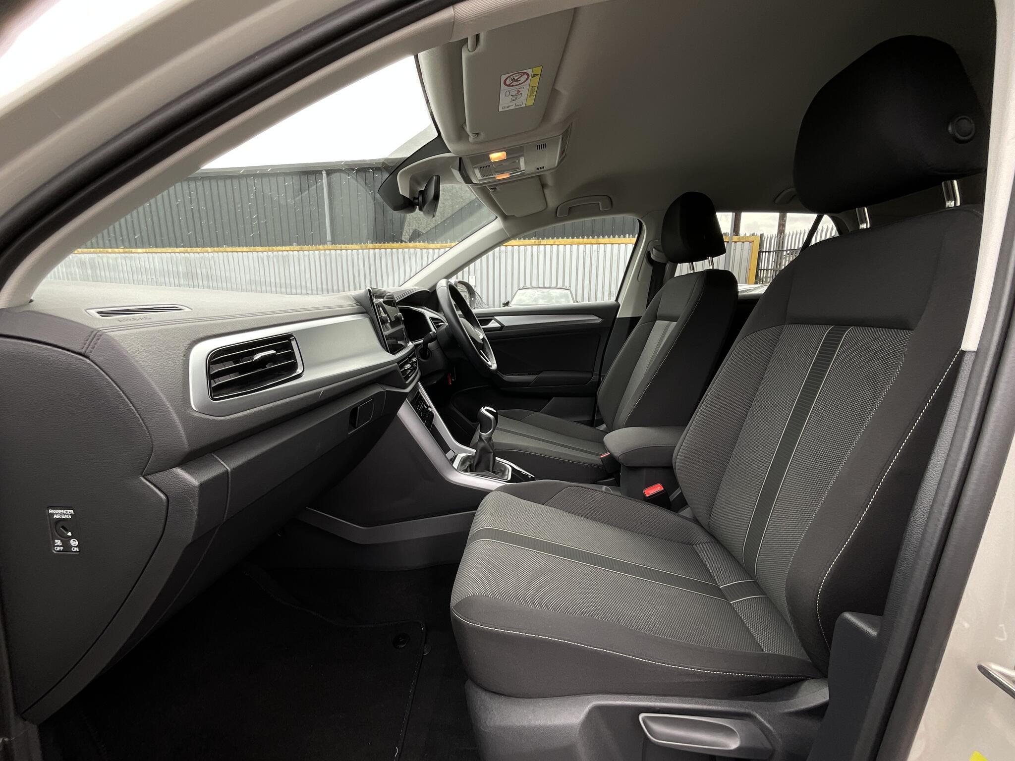 Volkswagen T-Roc - Image 19