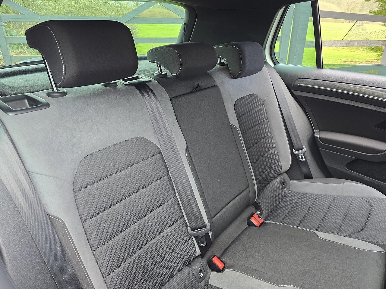 Volkswagen Golf - Image 11