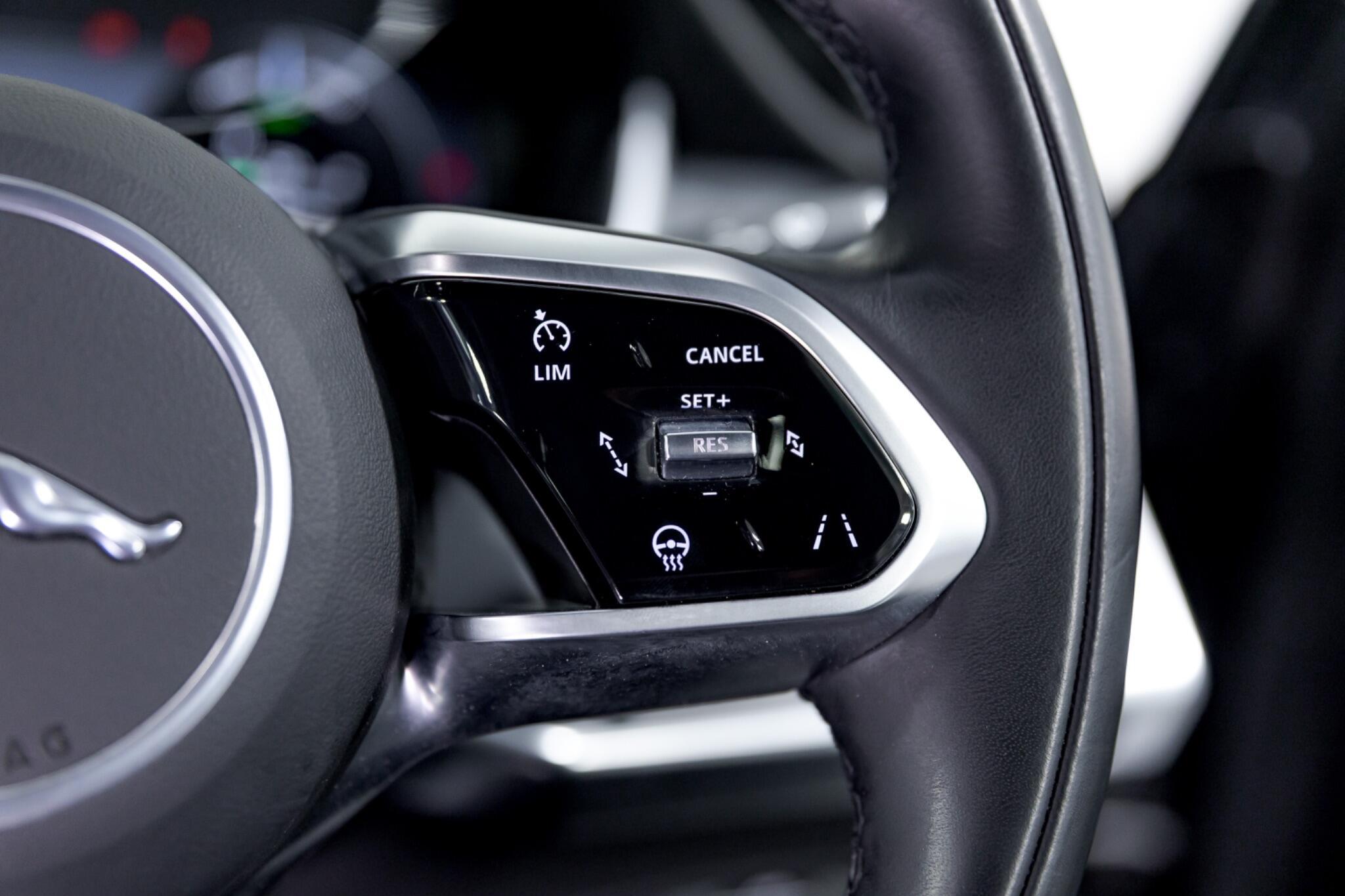 Jaguar I-Pace - Image 31