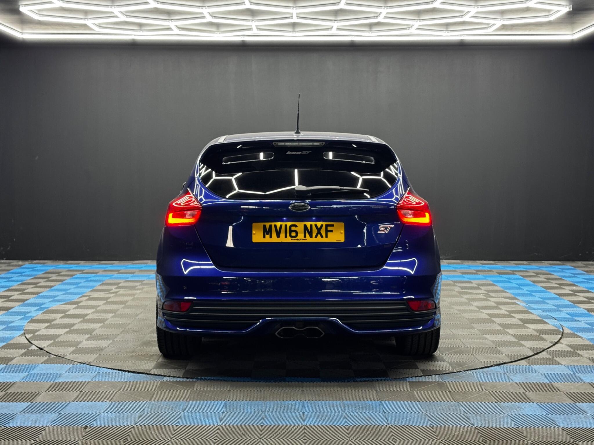Ford Focus - Image 6