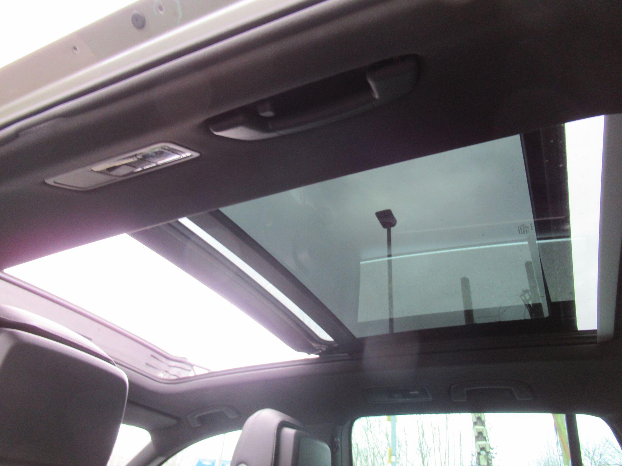 Volkswagen Tiguan - Image 20