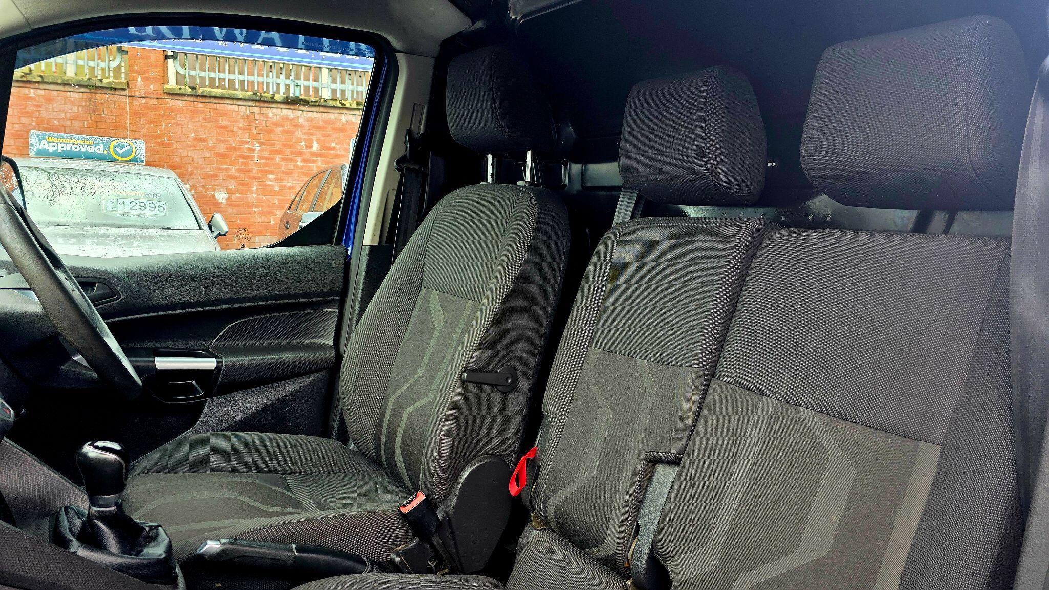 Ford Transit Connect - Image 17