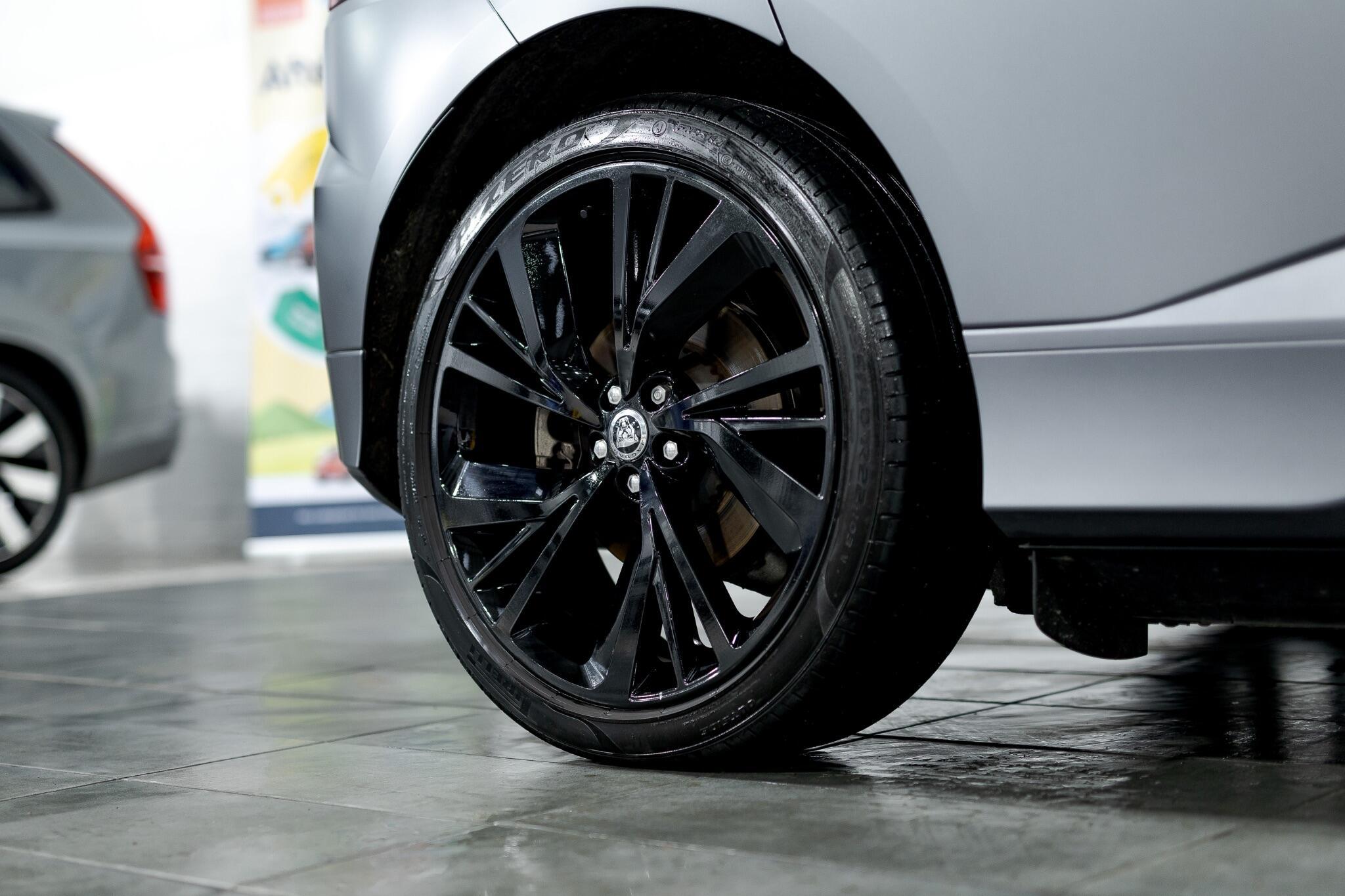 Jaguar I-Pace - Image 14