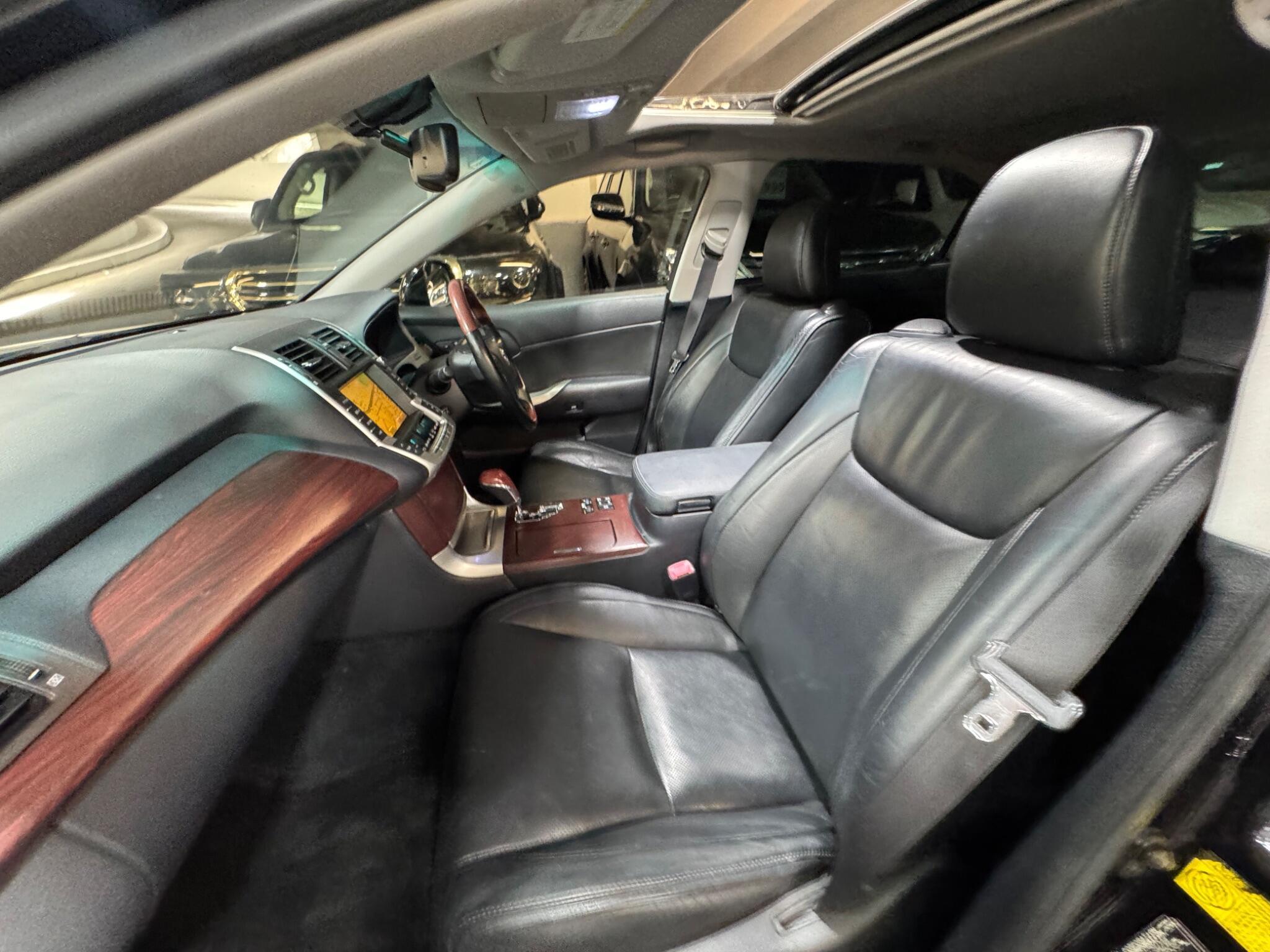 Toyota CROWN - Image 10