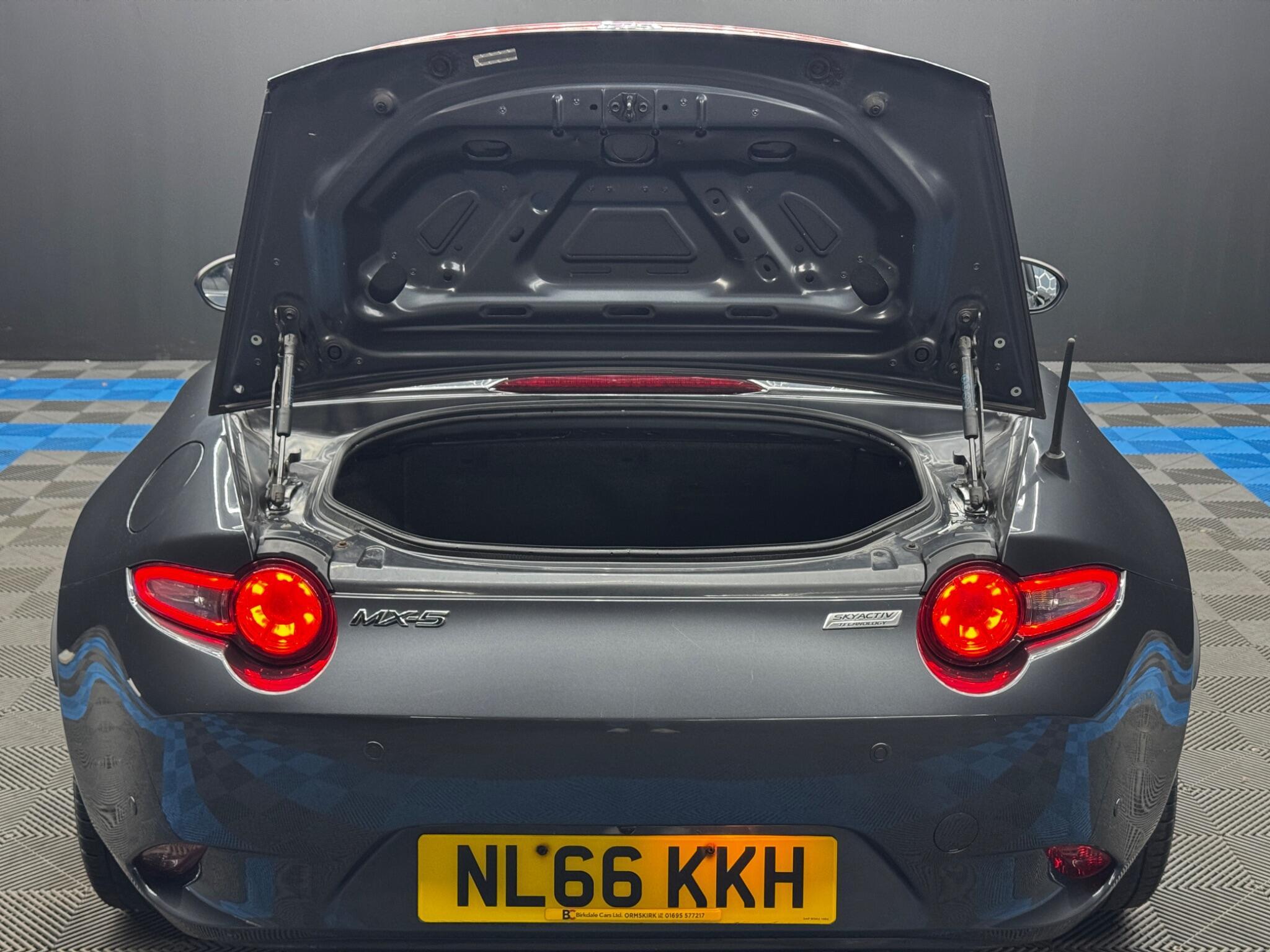 Mazda MX-5 - Image 30