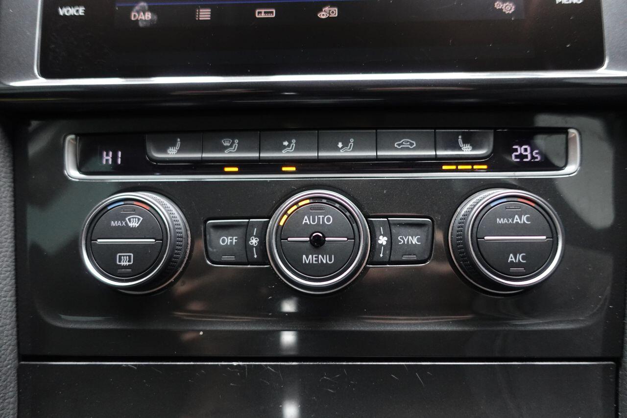 Volkswagen Golf - Image 50