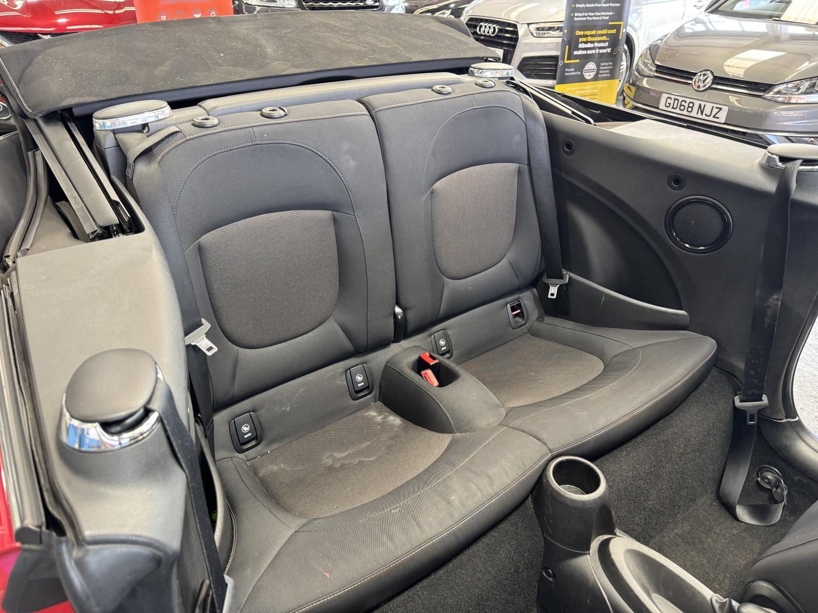 MINI Convertible - Image 17