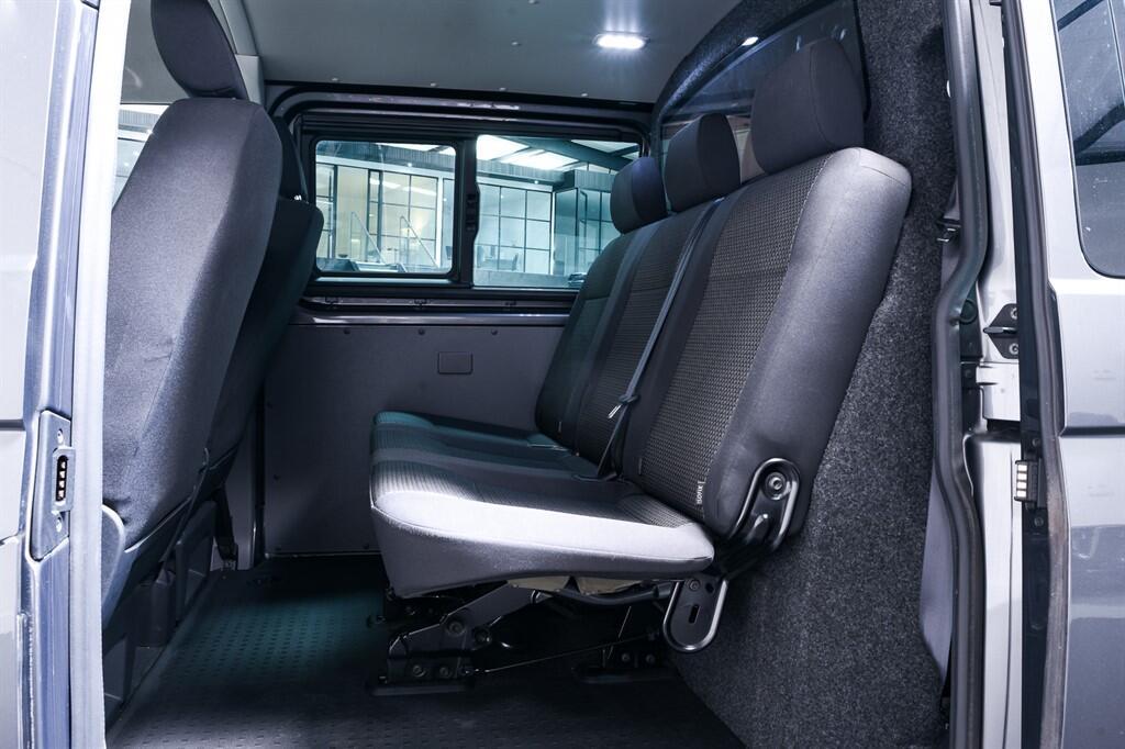 Volkswagen Transporter - Image 11