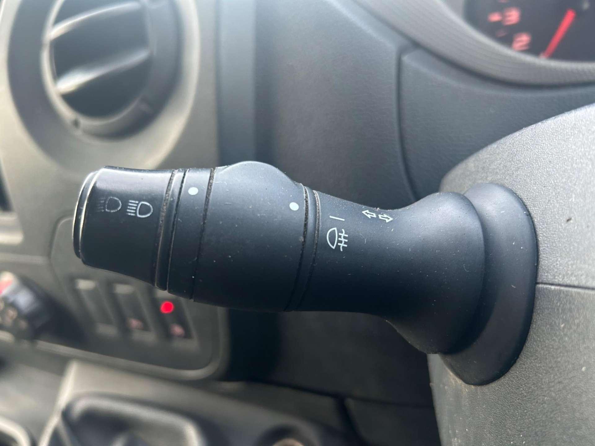 Renault Master - Image 25