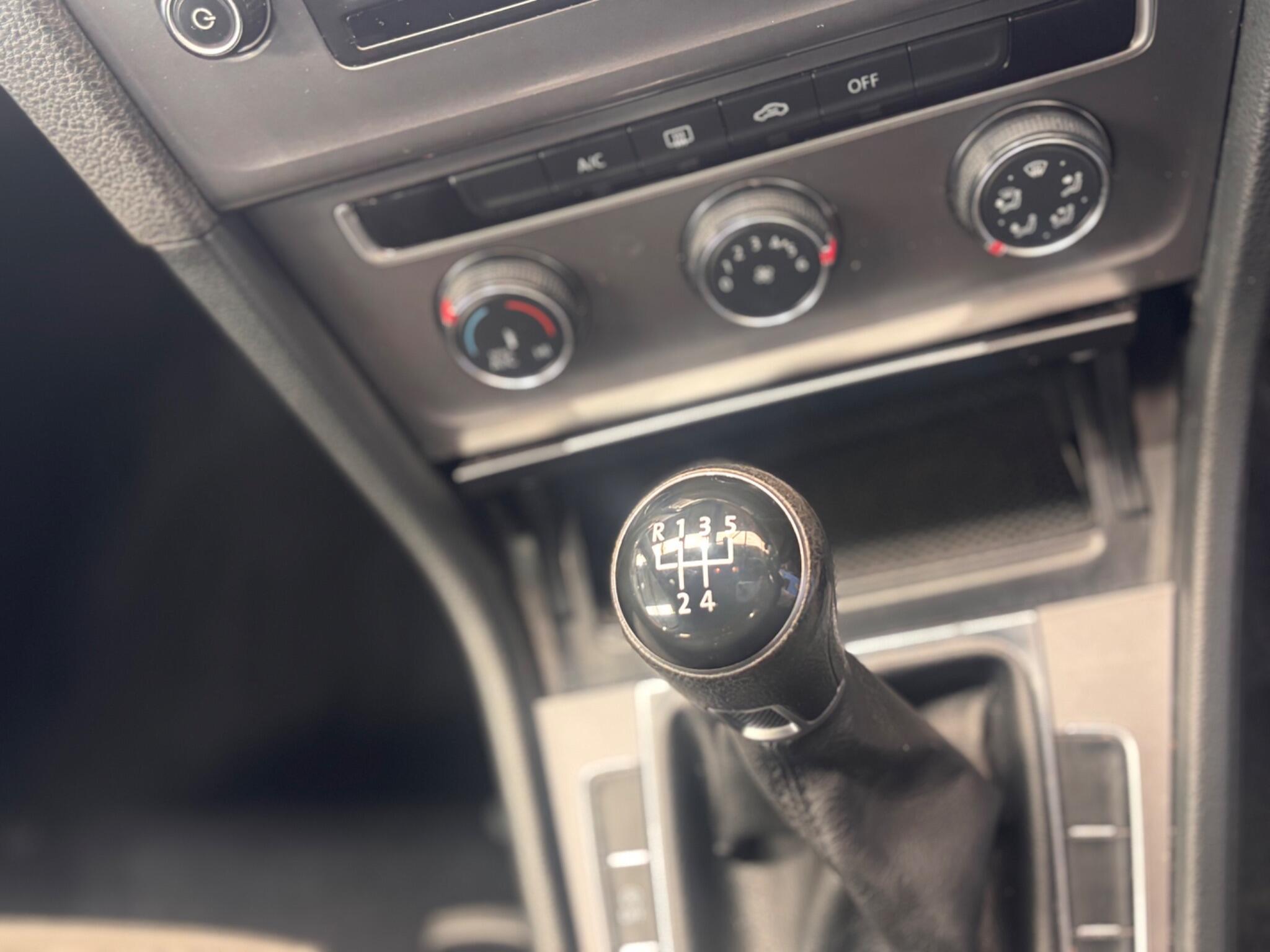 Volkswagen Golf - Image 20