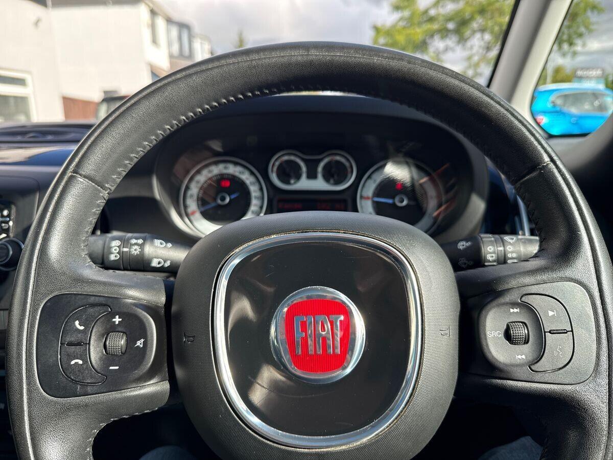 Fiat 500L - Image 10