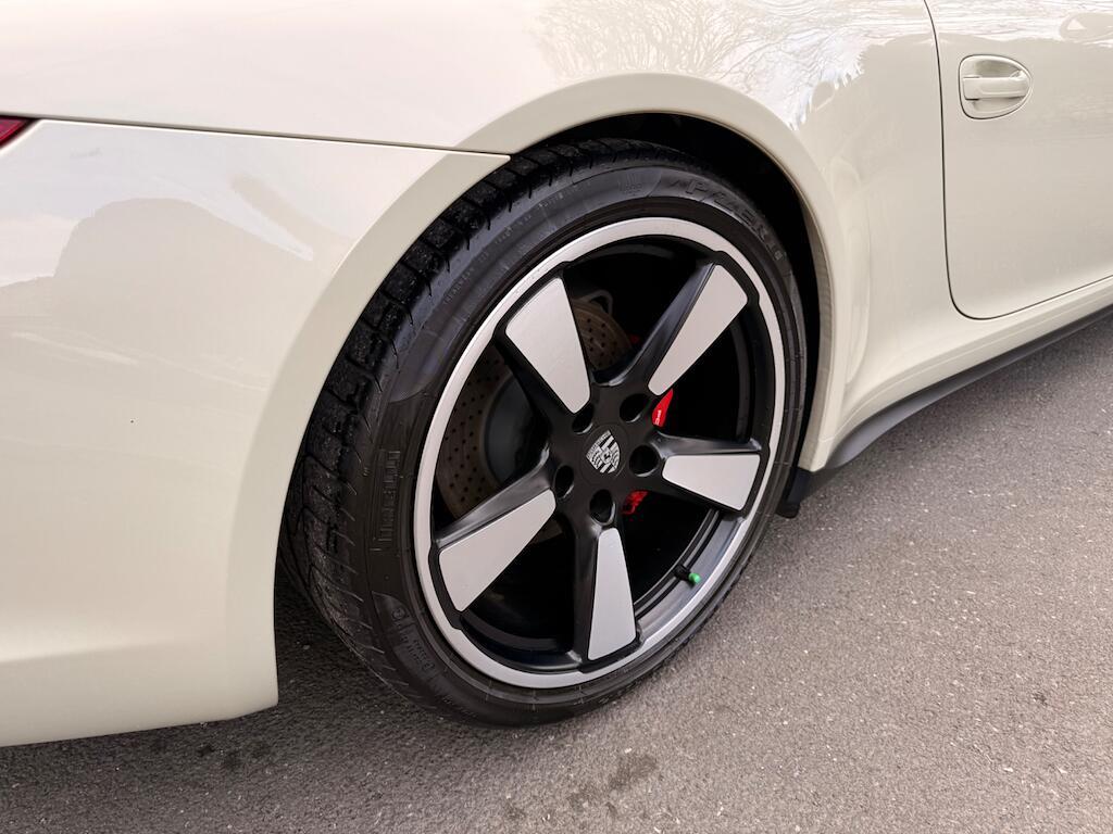 Porsche 911 - Image 21