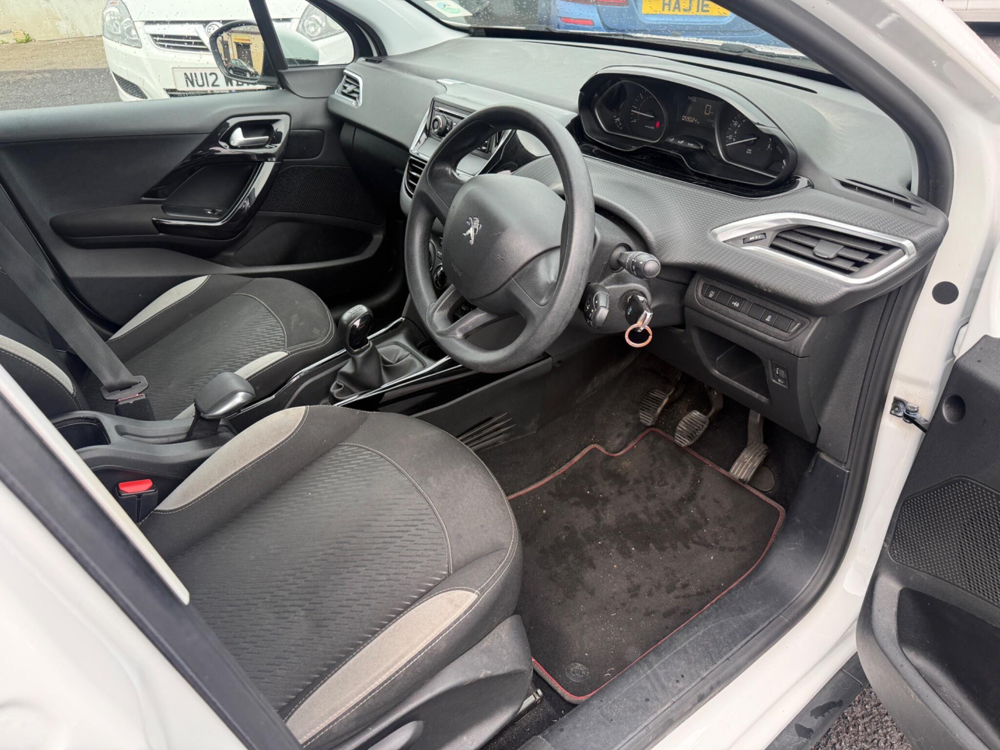 Peugeot 2008 - Image 6