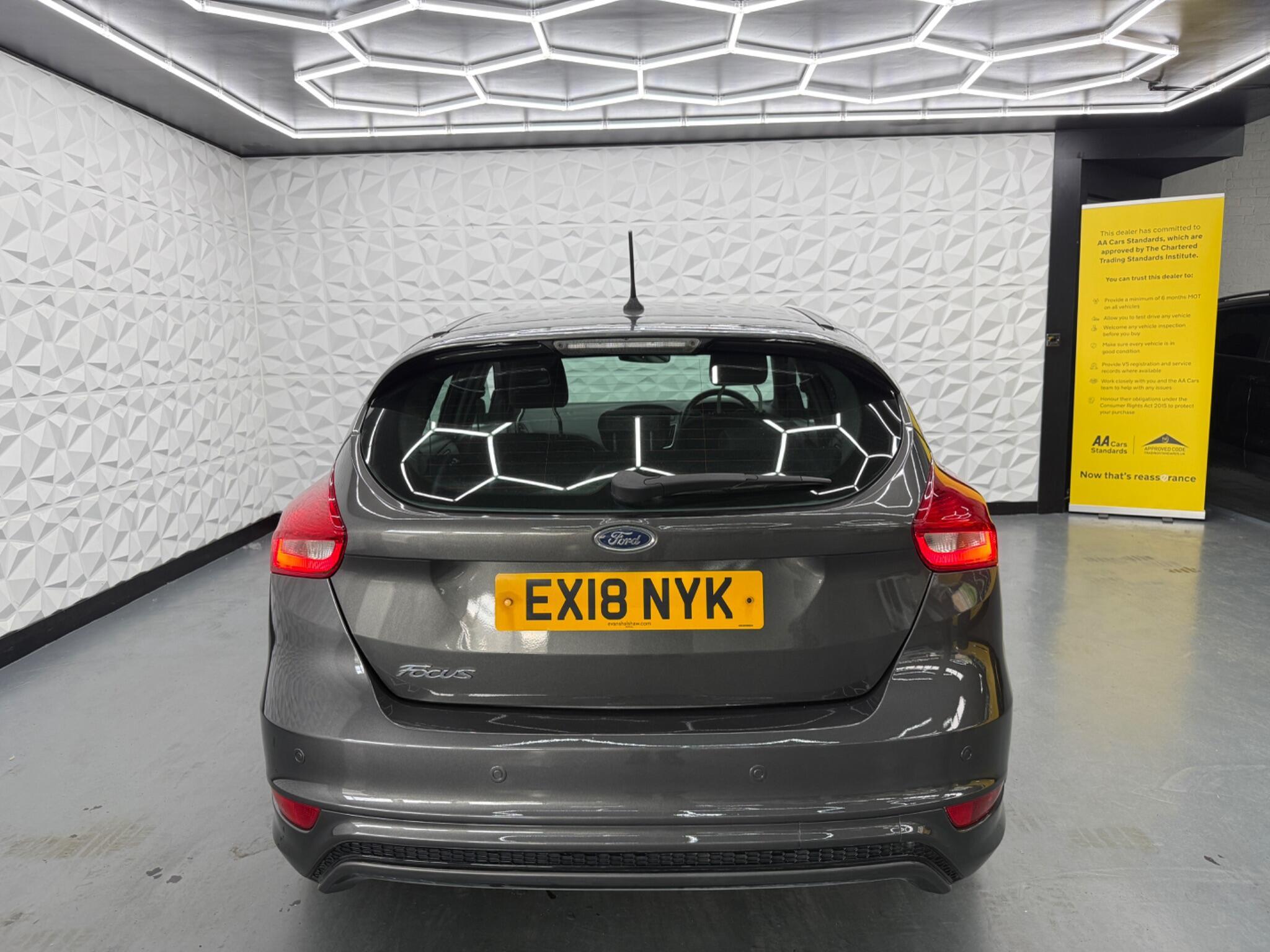 Ford Focus - Image 11