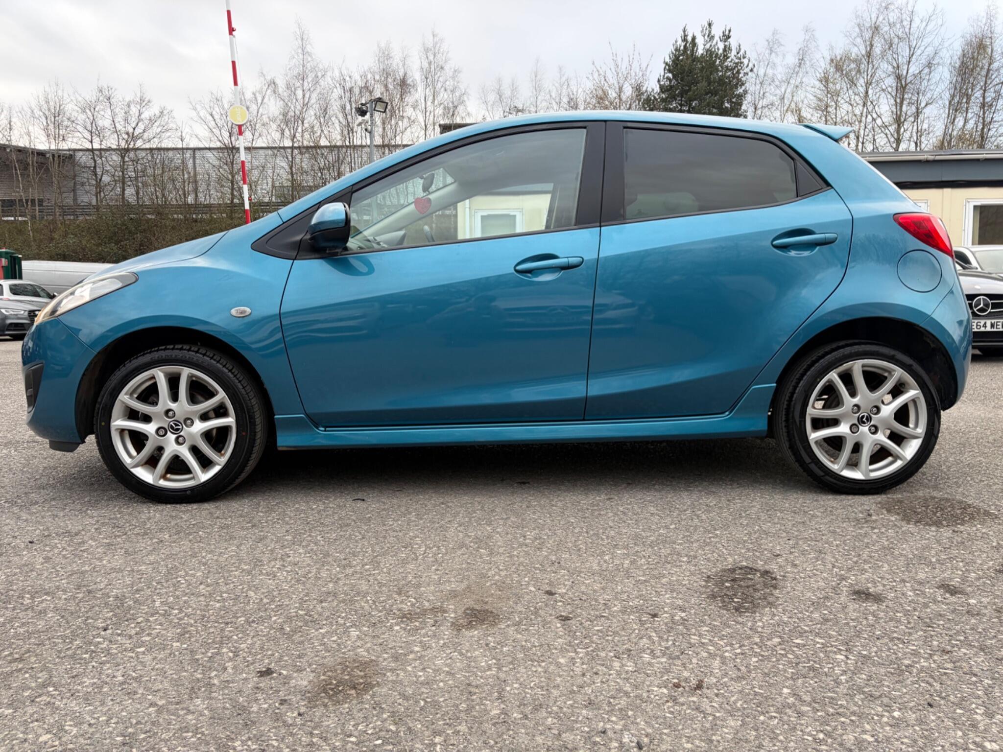 Mazda MAZDA2 - Image 9