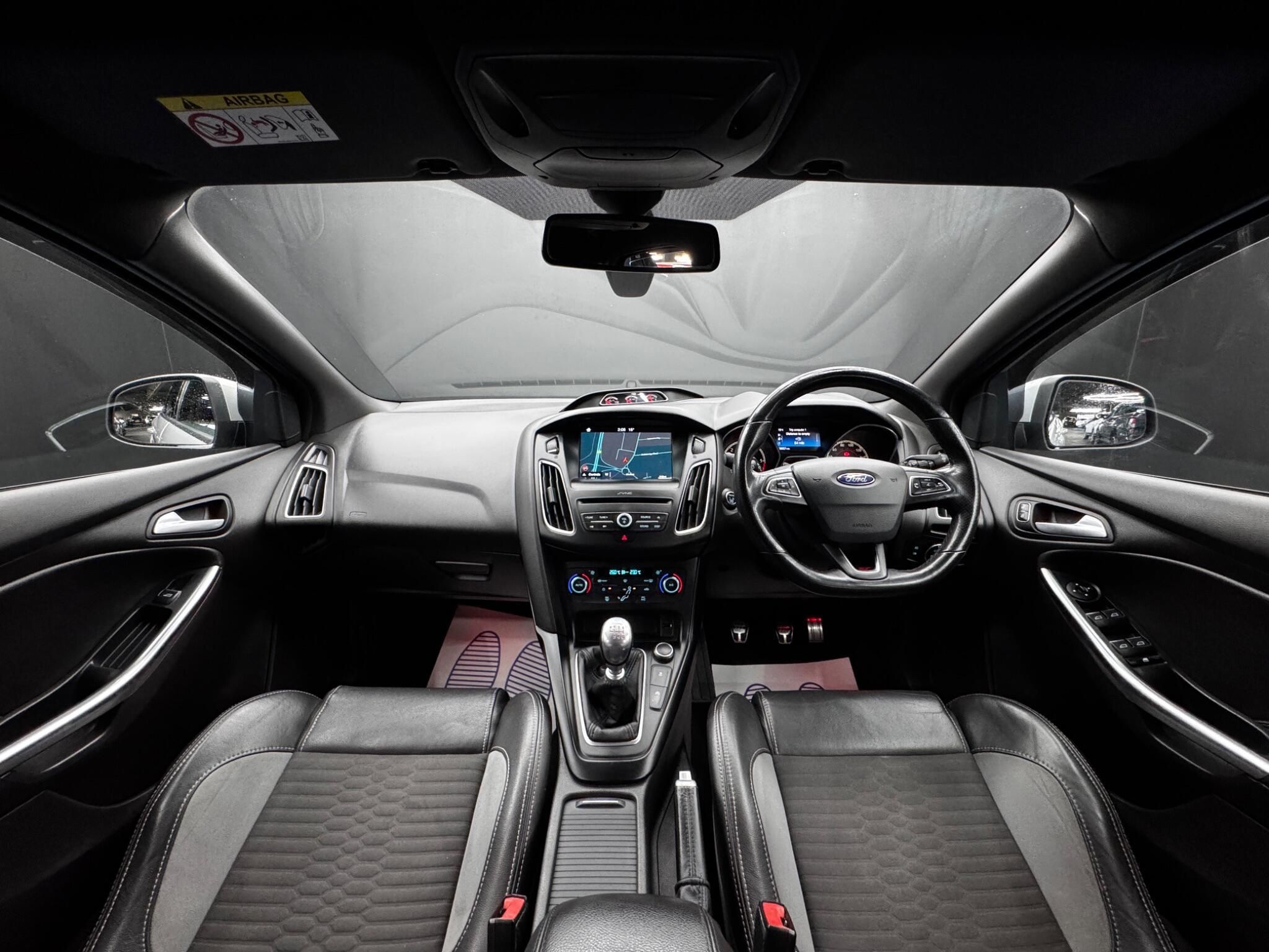 Ford Focus - Image 17