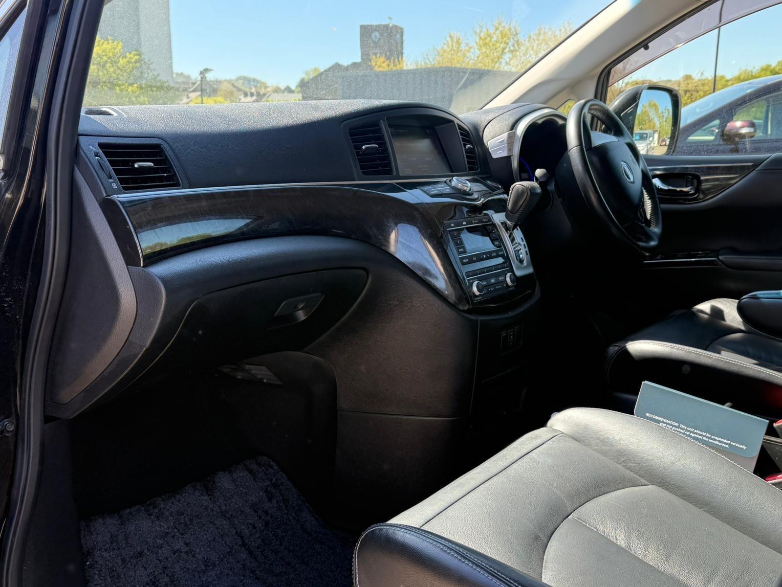 Nissan Elgrand - Image 6