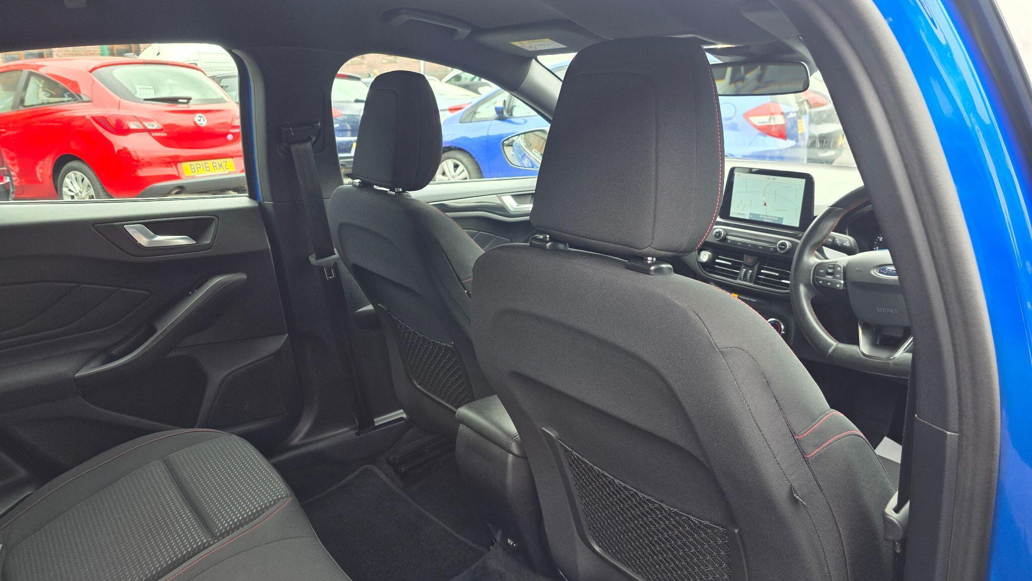Ford Focus - Image 18