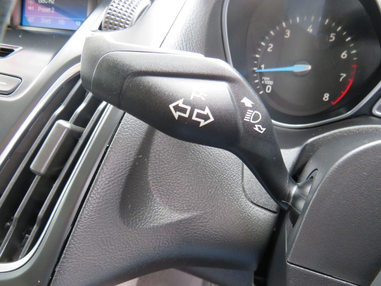 Ford Focus - Image 16