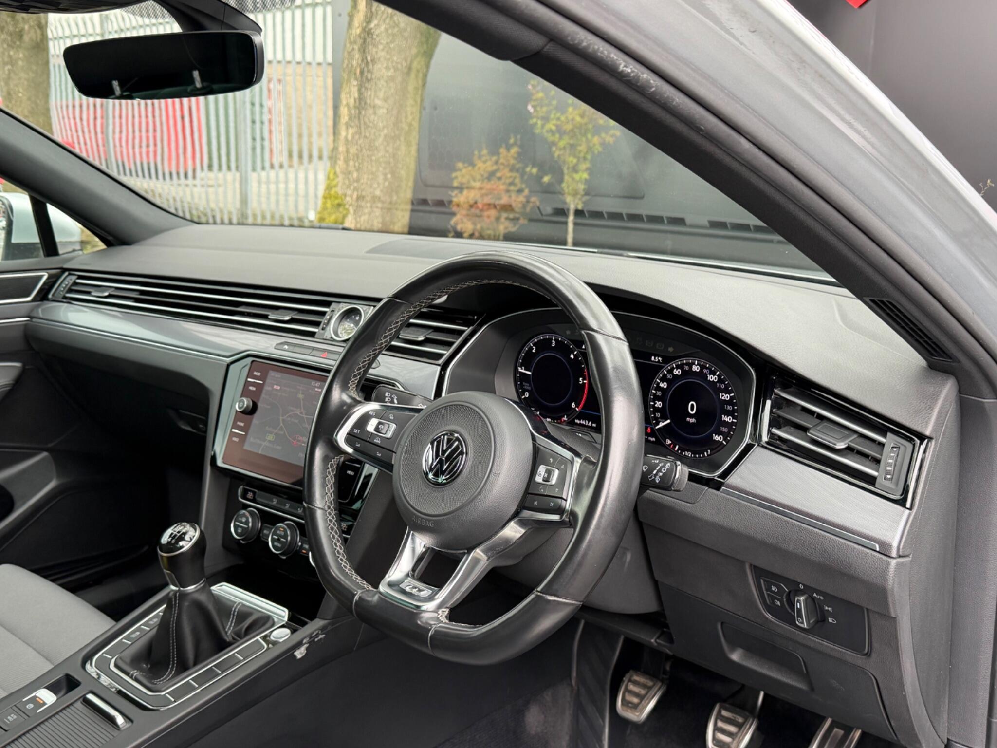 Volkswagen Passat - Image 58