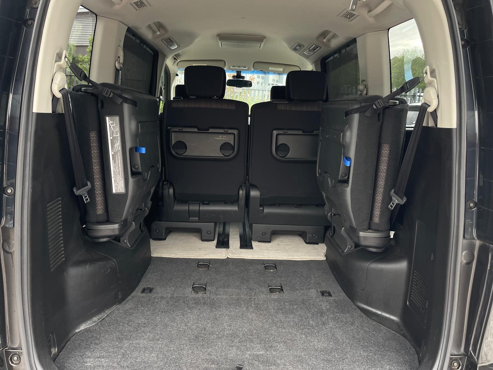 Nissan Serena - Image 12