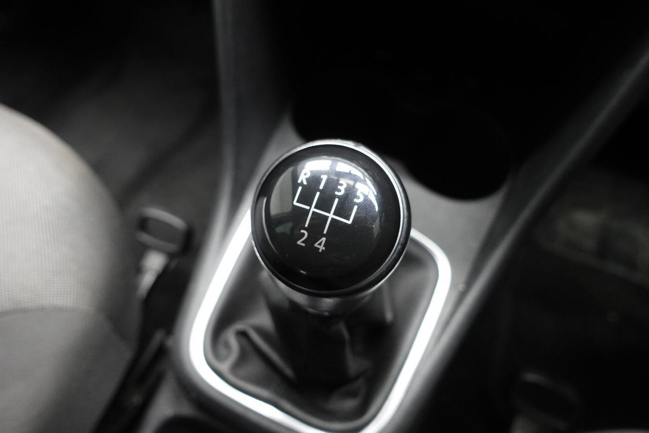 Volkswagen Polo - Image 32