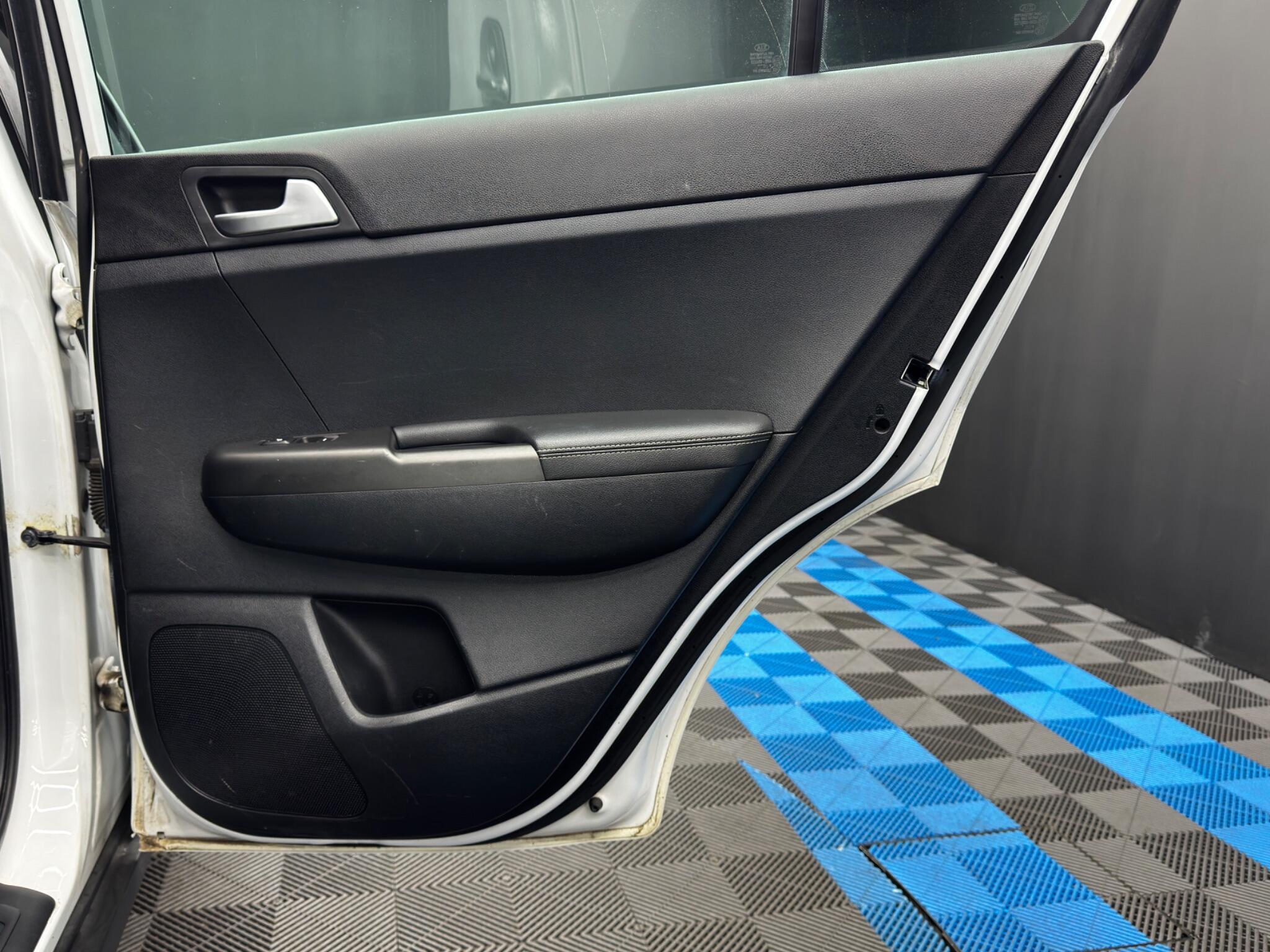 Kia Sportage - Image 38