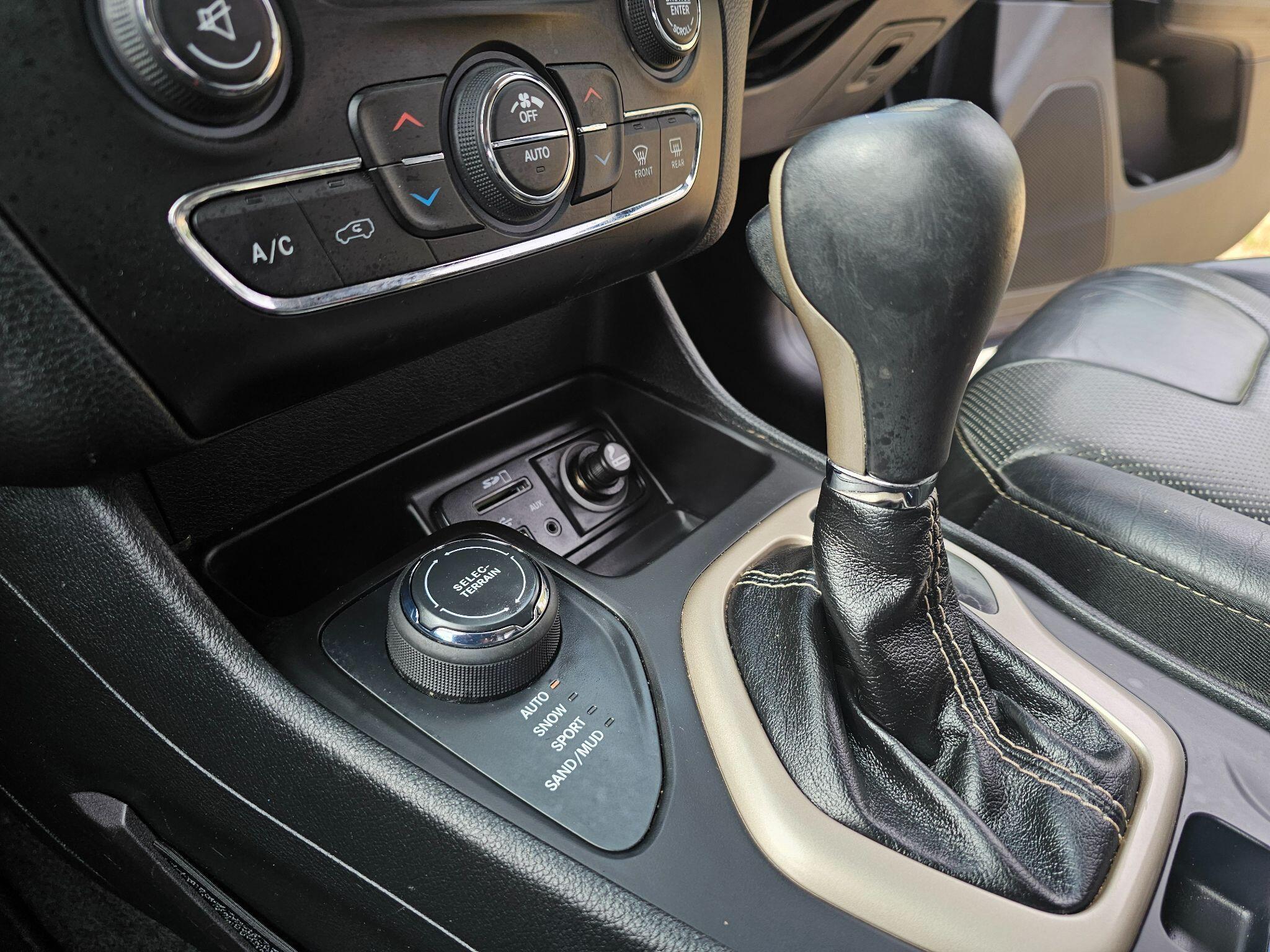 Jeep Cherokee - Image 14