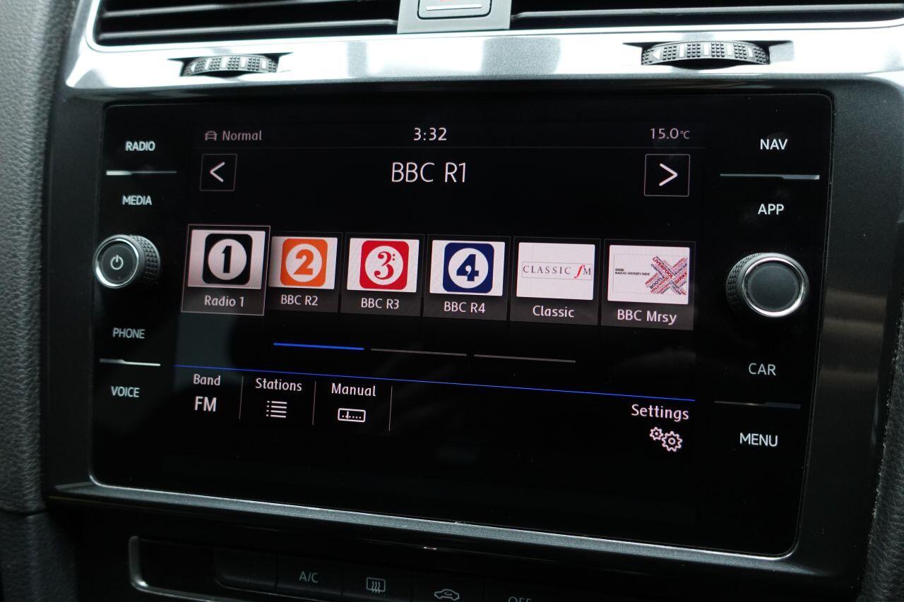 Volkswagen Golf - Image 24