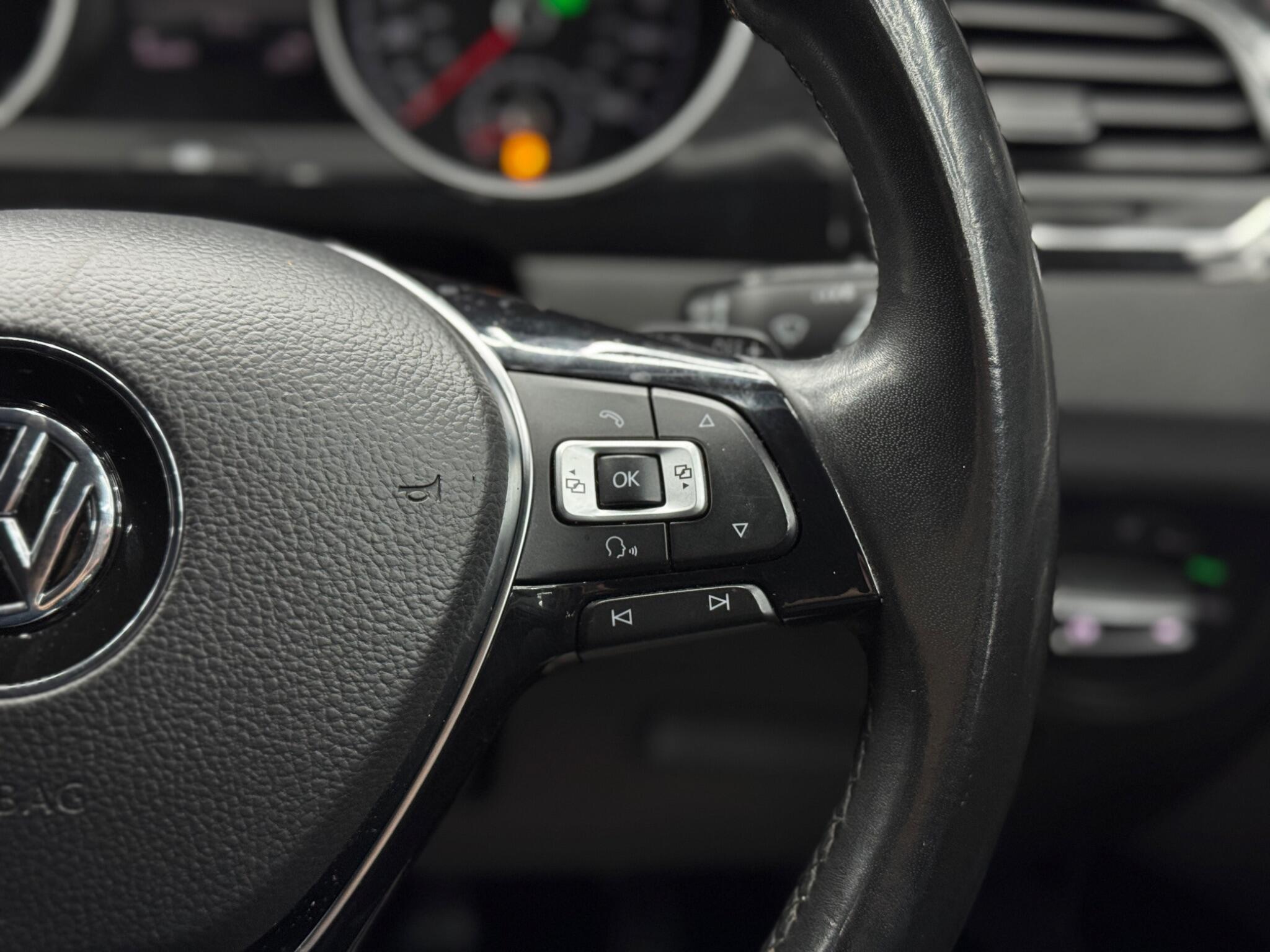 Volkswagen GOLF SV - Image 21