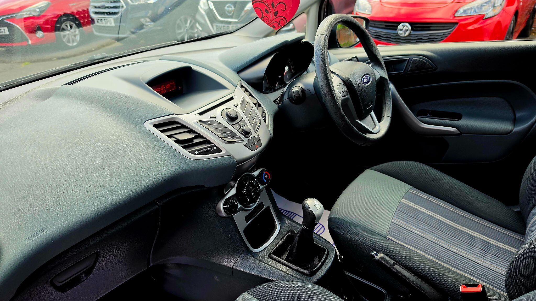 Ford Fiesta - Image 13