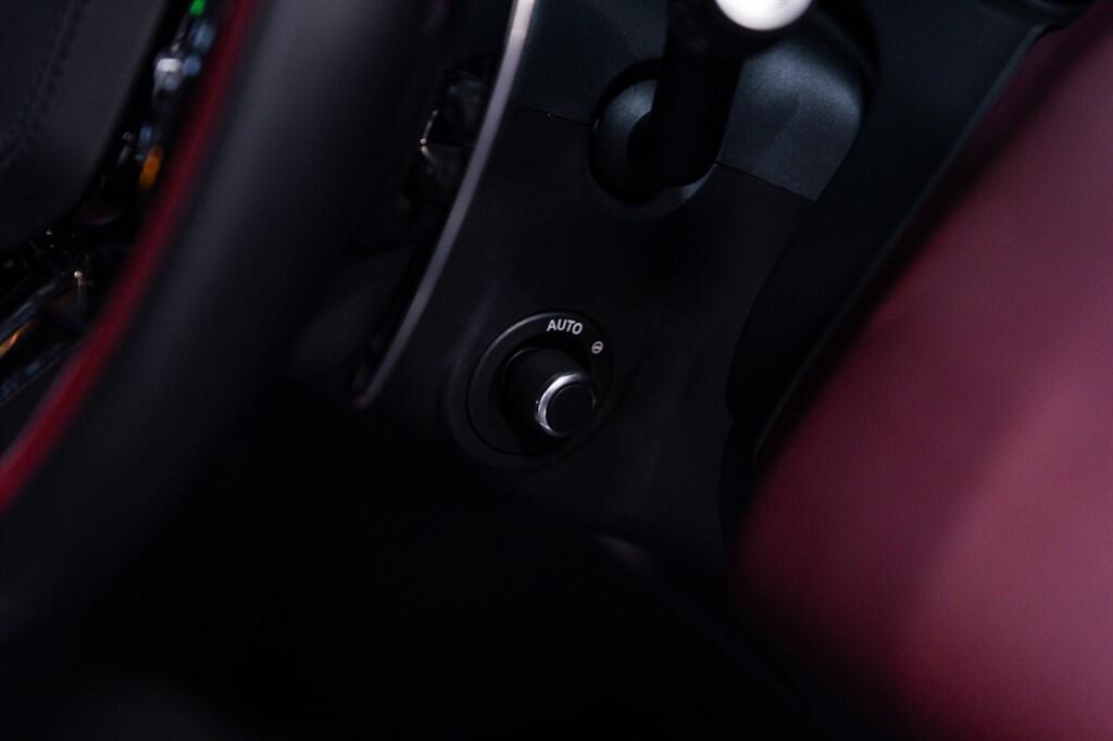 Land Rover Range Rover Velar - Image 38