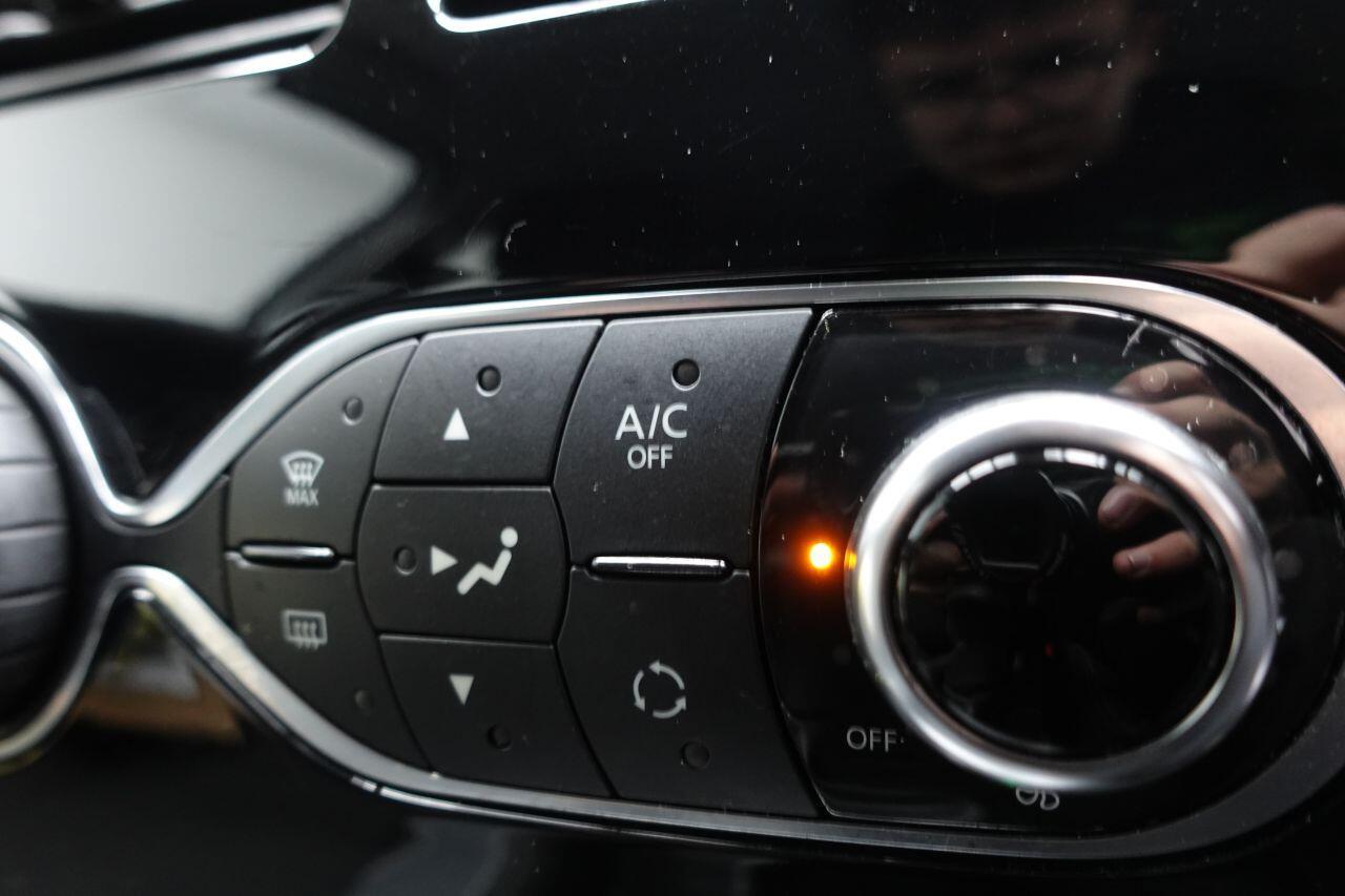 Renault Clio - Image 36