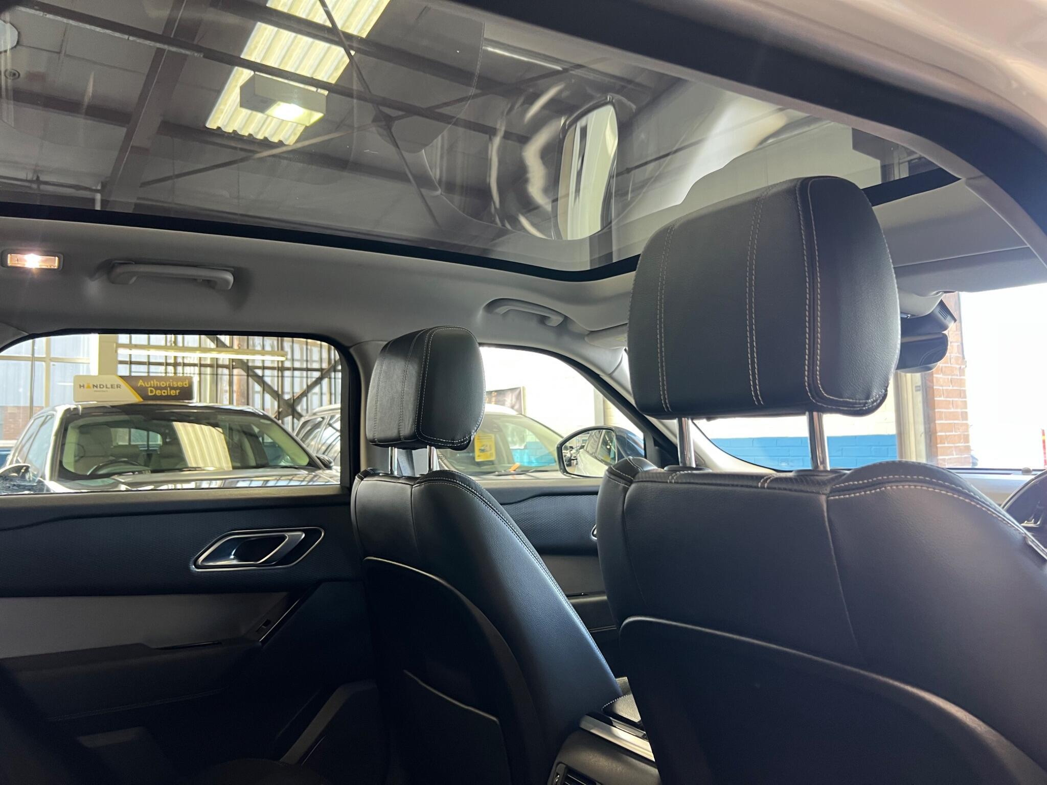 Land Rover Range Rover Velar - Image 31